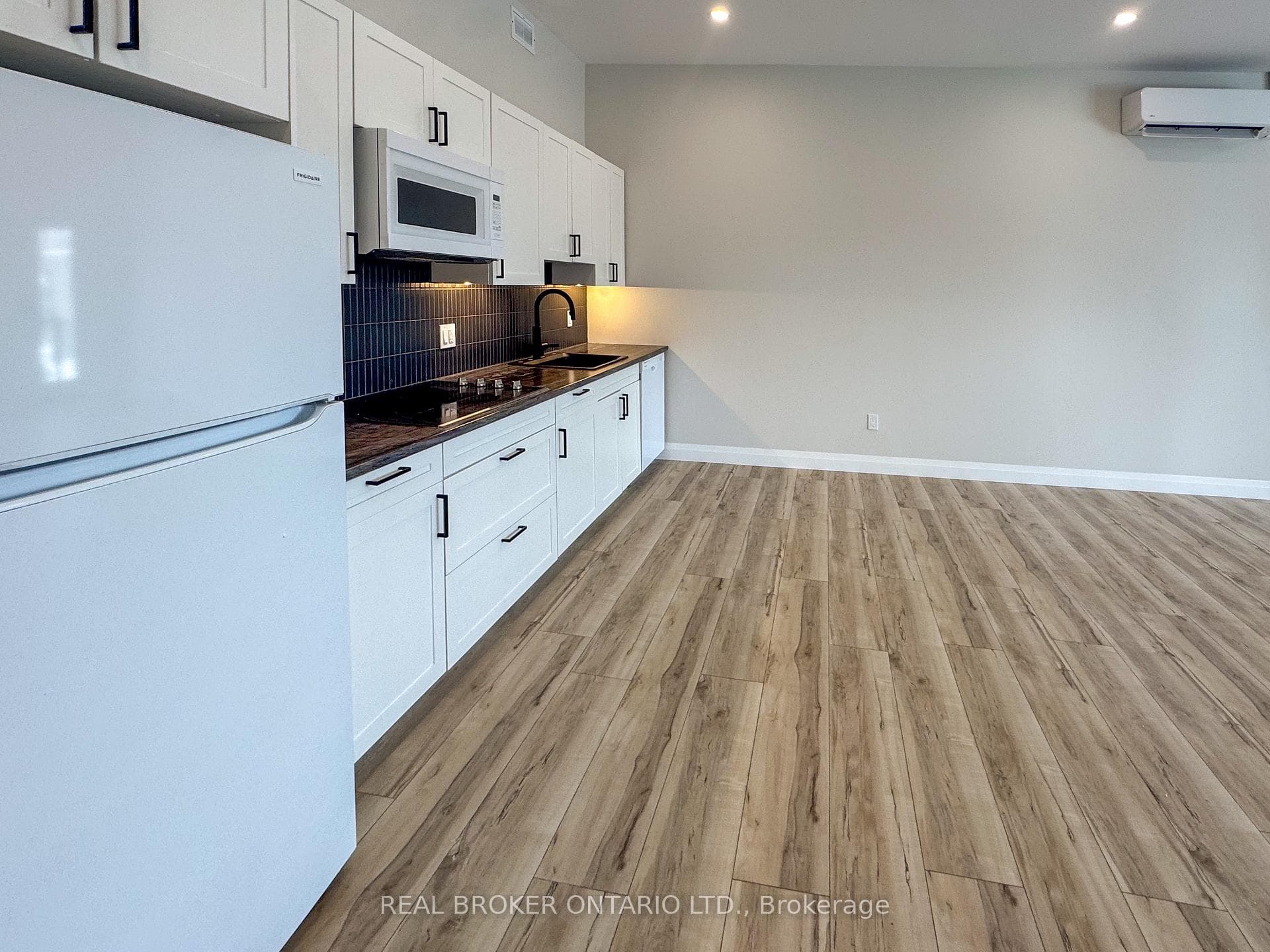 8 Clothier Street Unit 3 photo 17