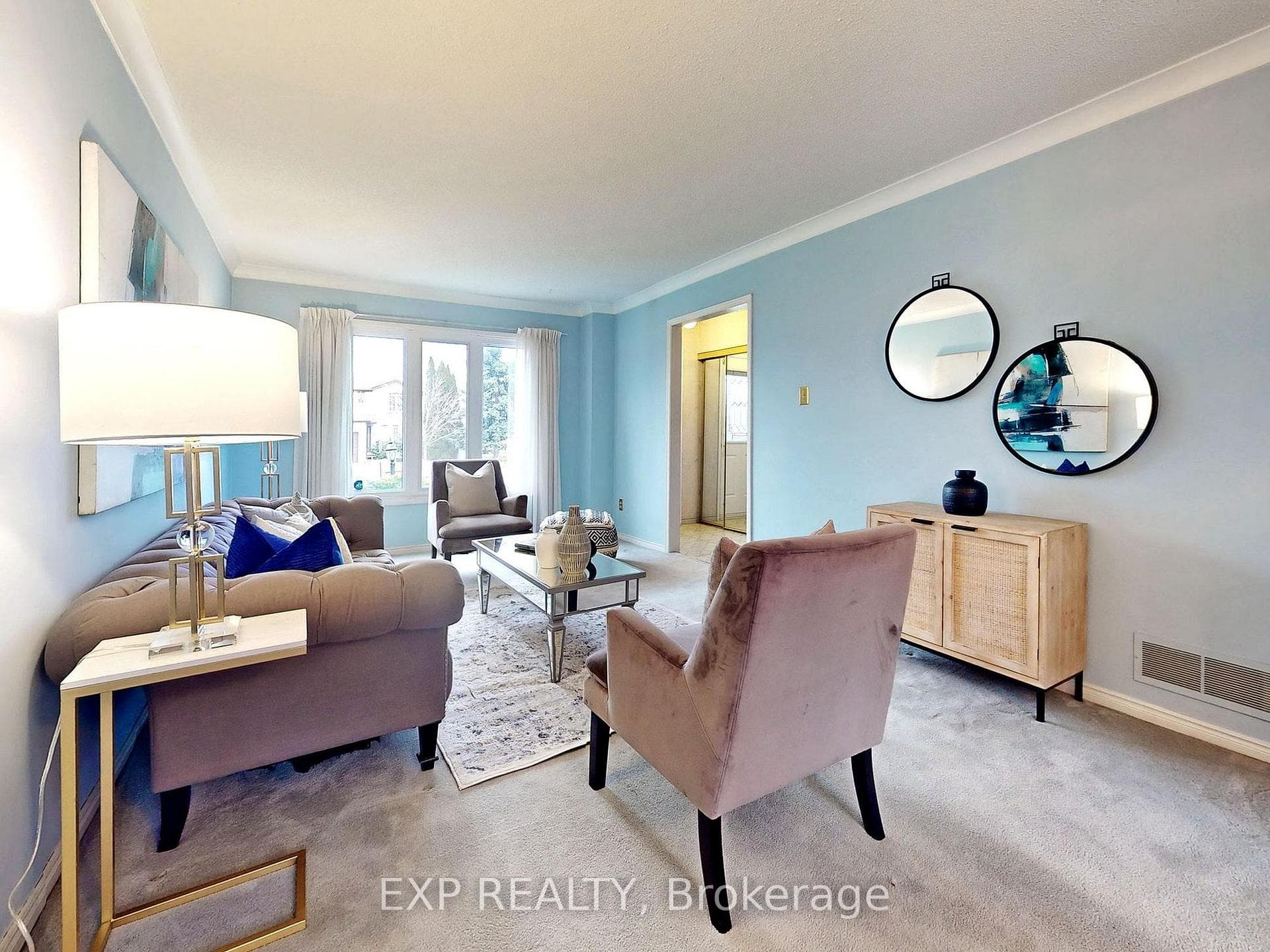 49 Gurr Crescent photo 6