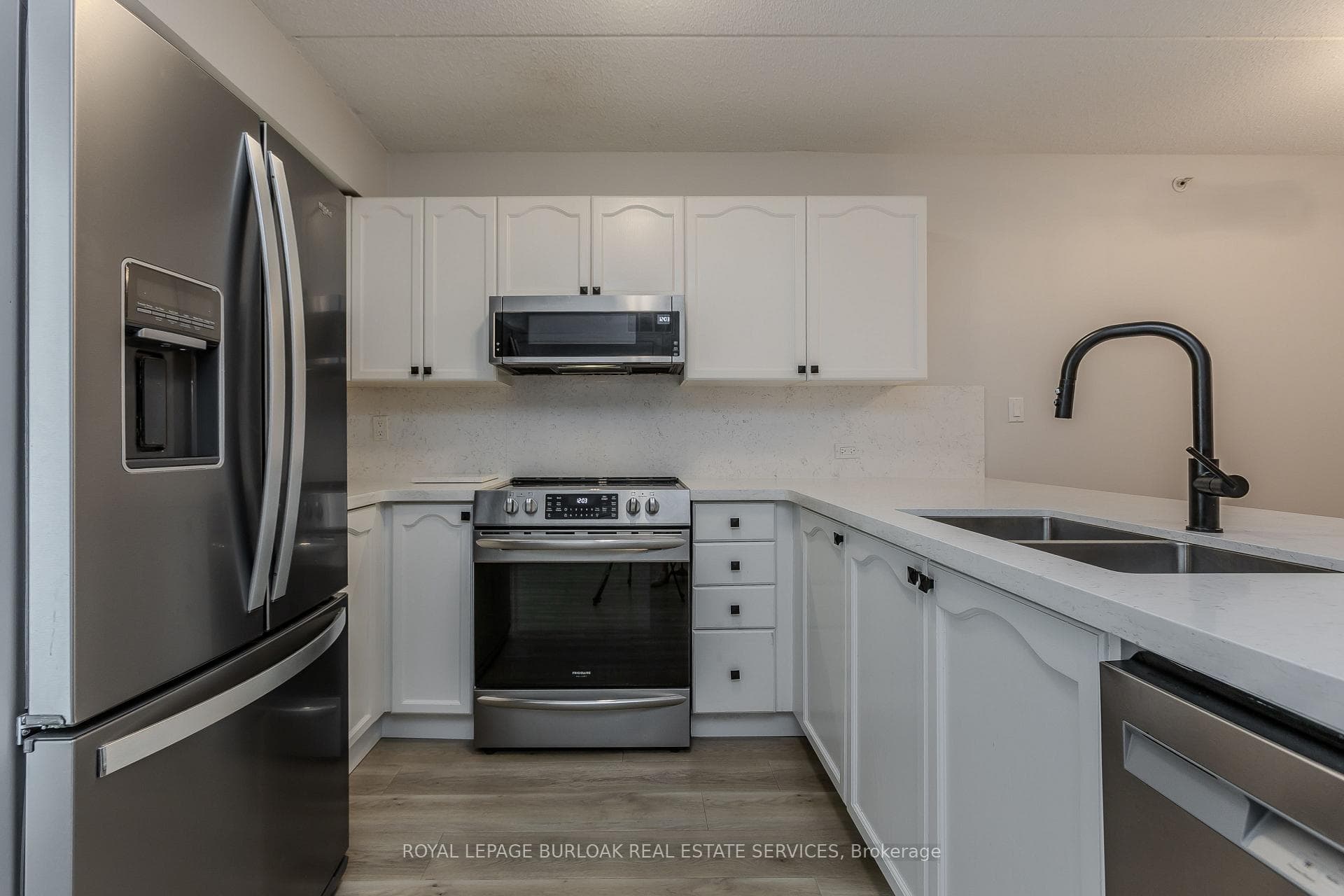 2035 Appleby Line Unit 101 photo 8