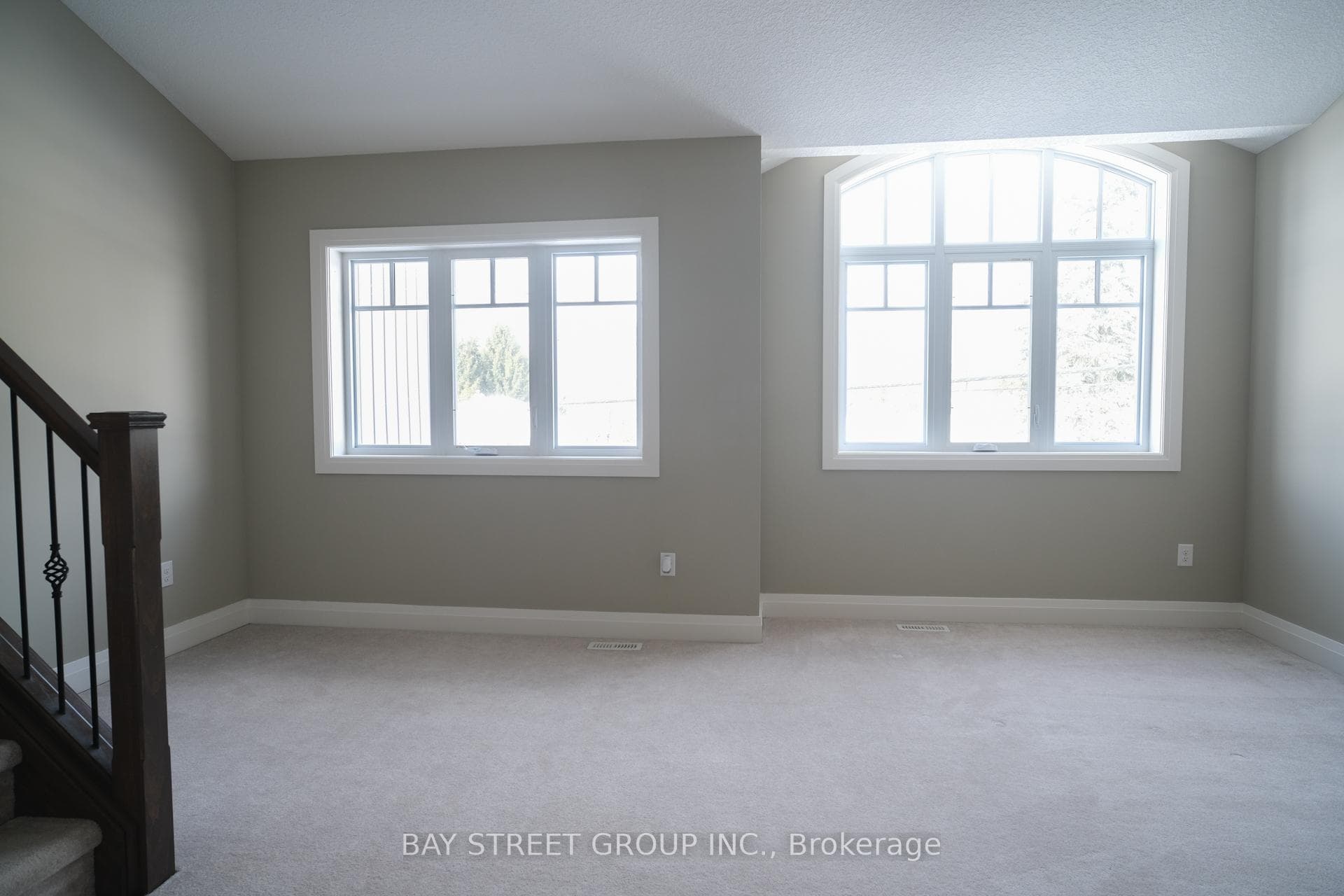 679 Tennent Avenue photo 12