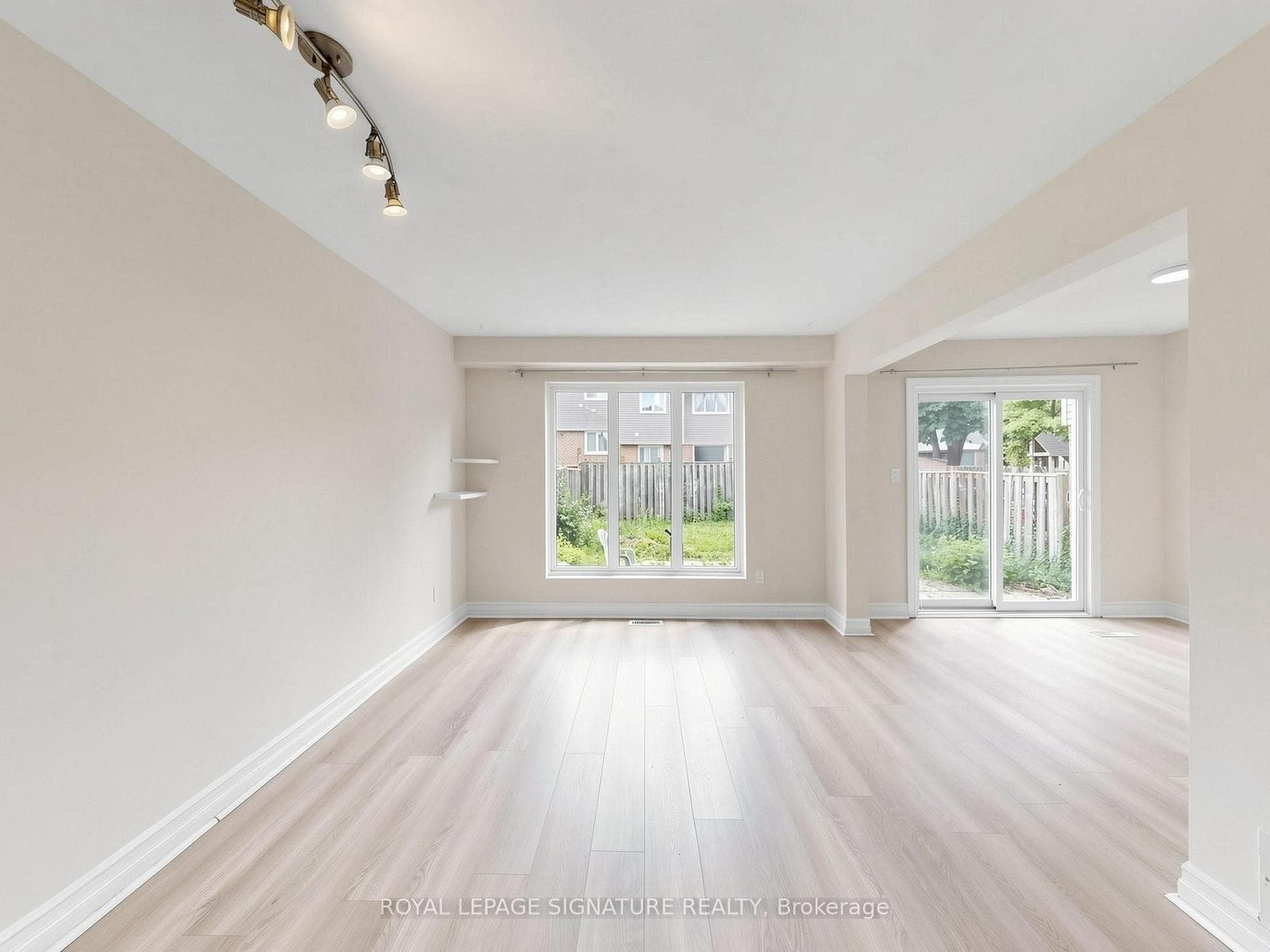 19 Troyer Court photo 3