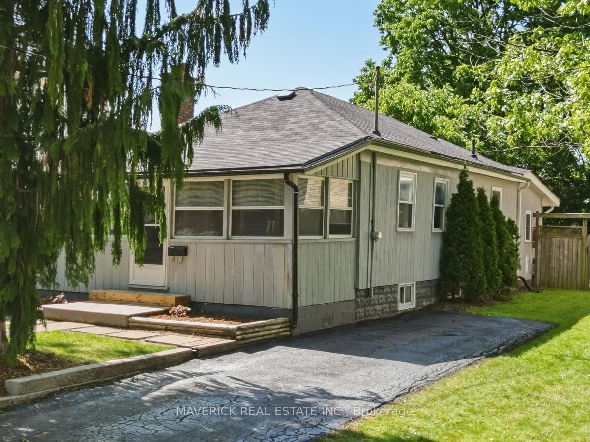 226 Grand Avenue photo 4