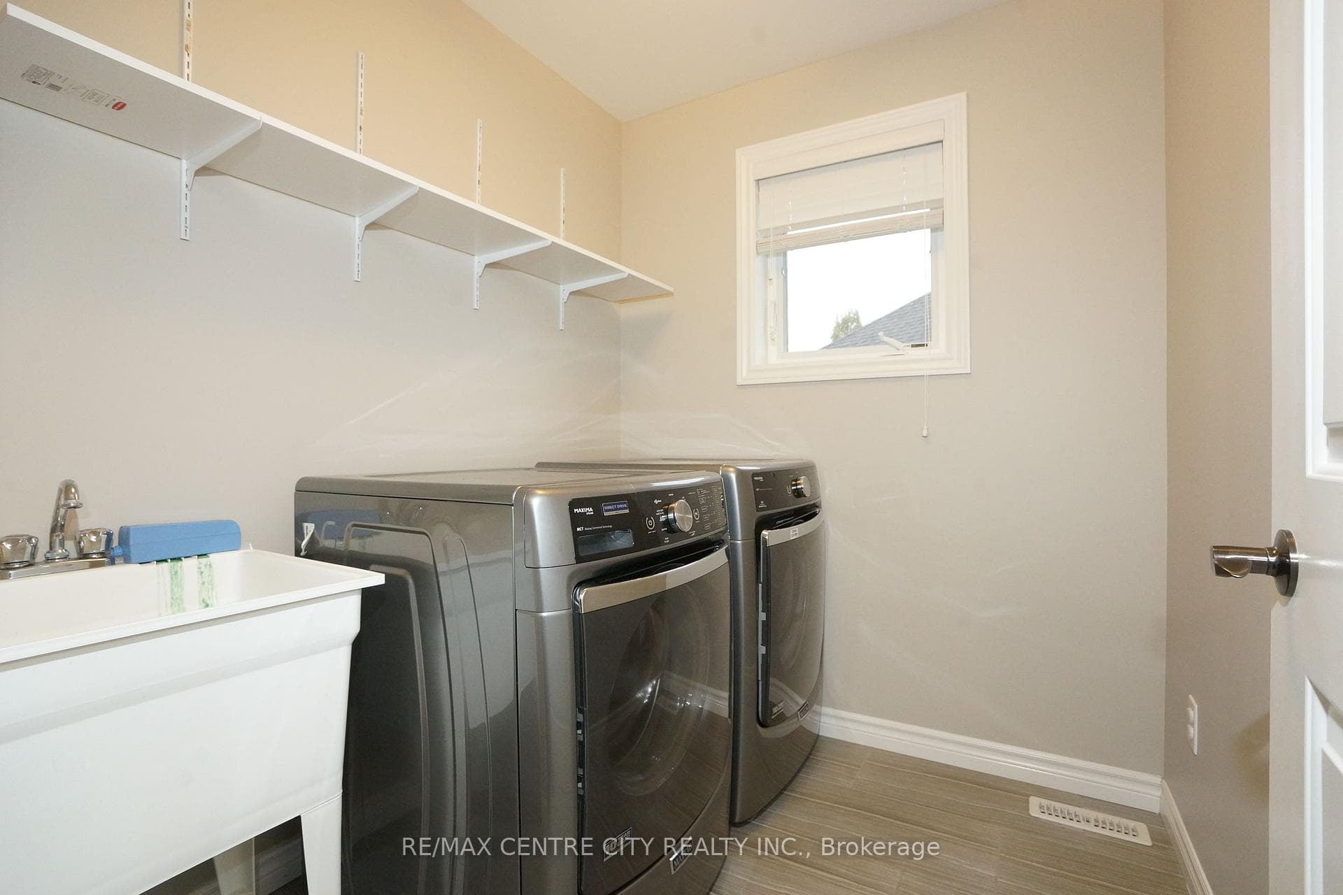 1509 horseshoe Crescent photo 24