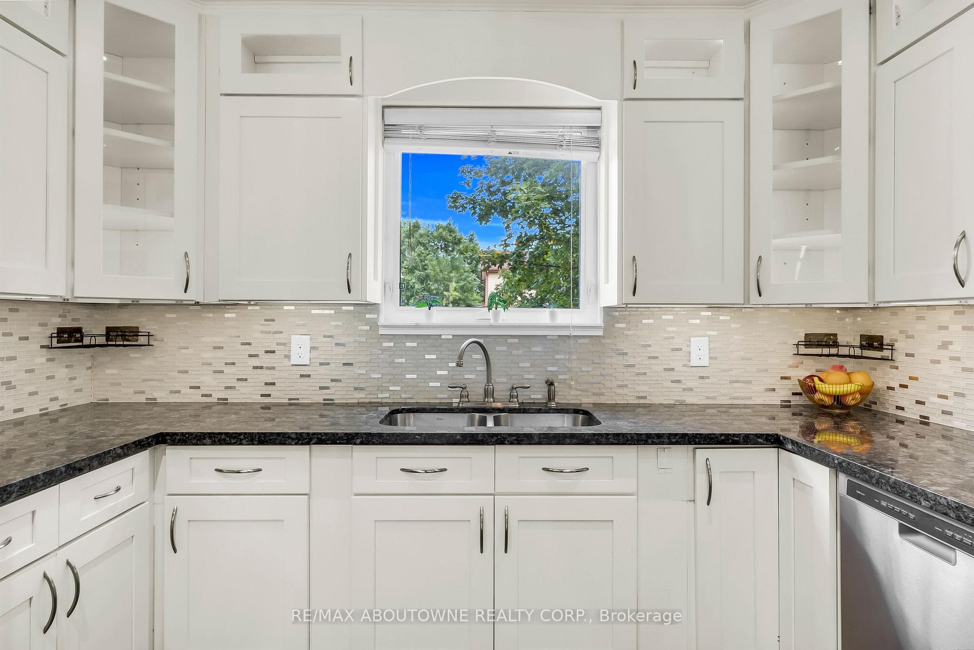 2260 Manchester Drive photo 20