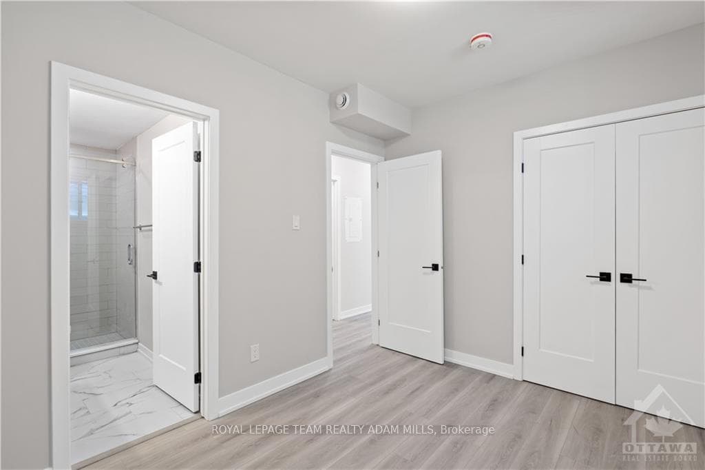 306 LANARK Avenue Unit B photo 9