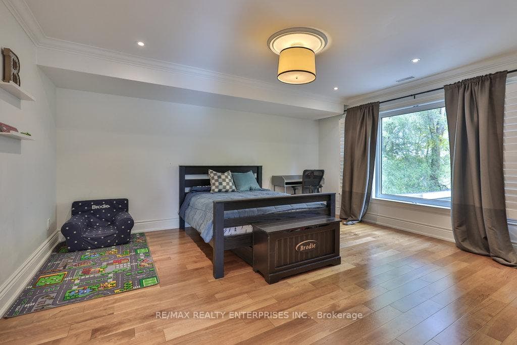 11 Woodford Park Road photo 16