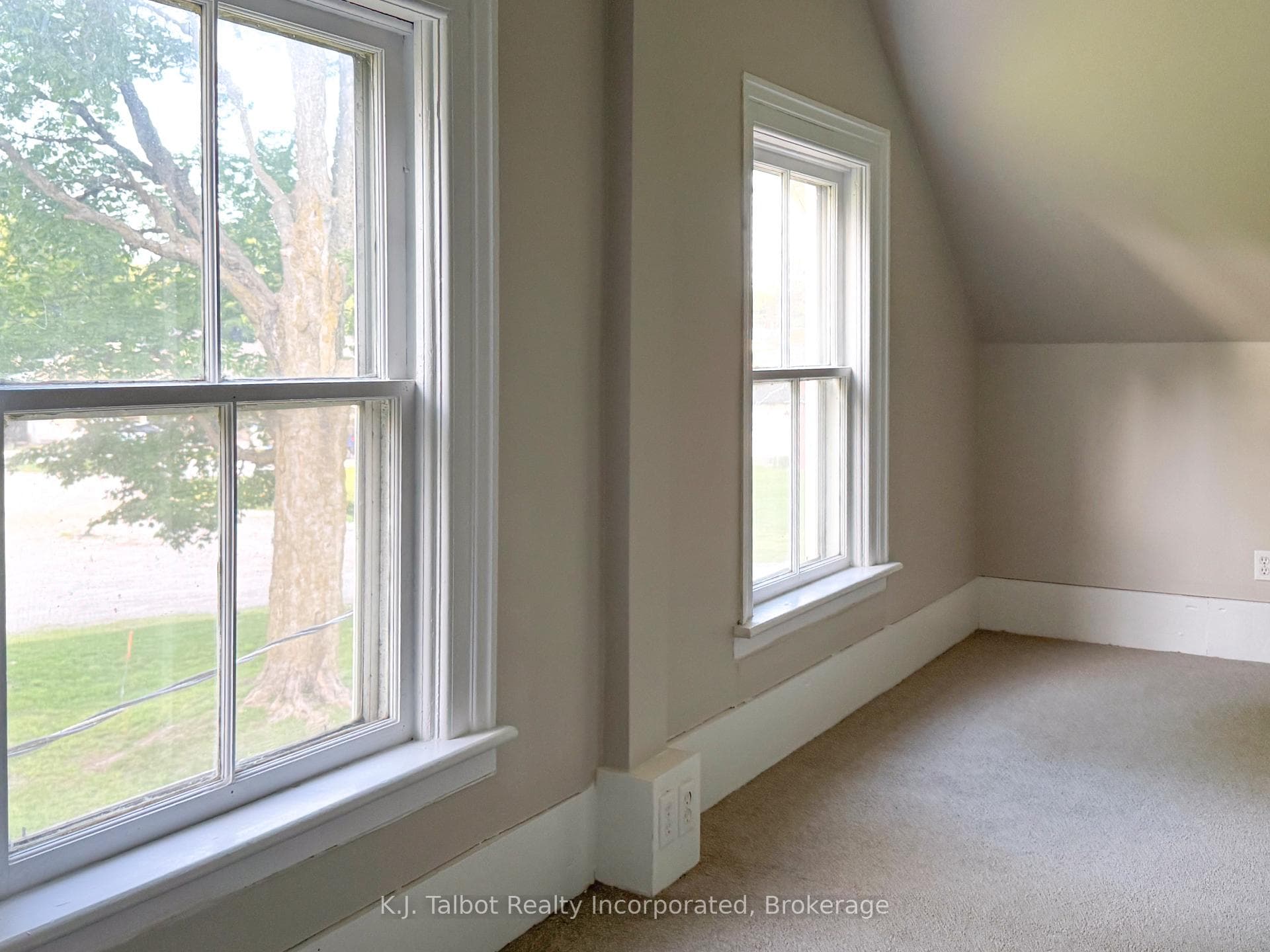 600 Fishleigh Street photo 21