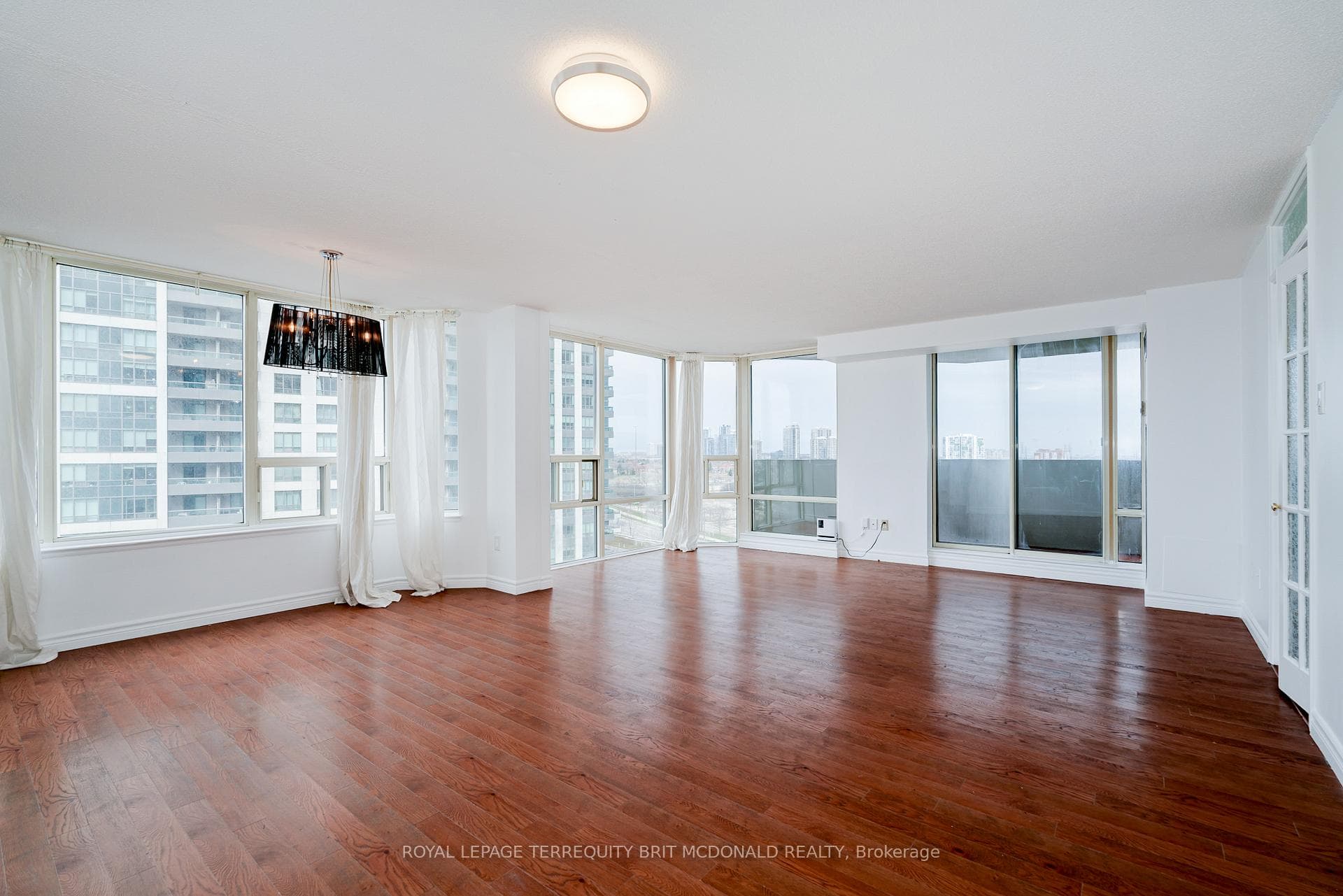 350 Rathburn Road Unit 1008 photo 6