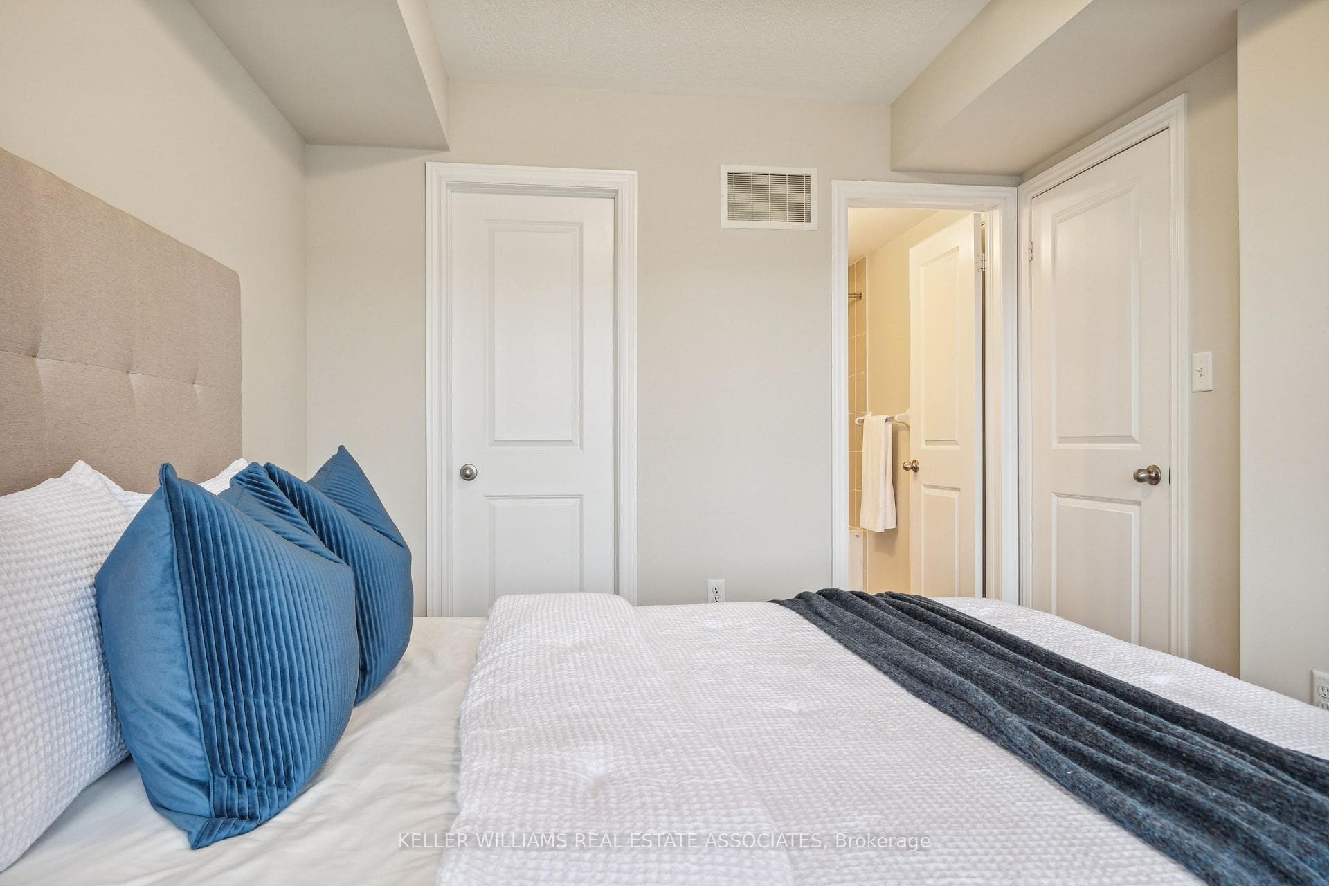 17 Finegan Circle photo 33