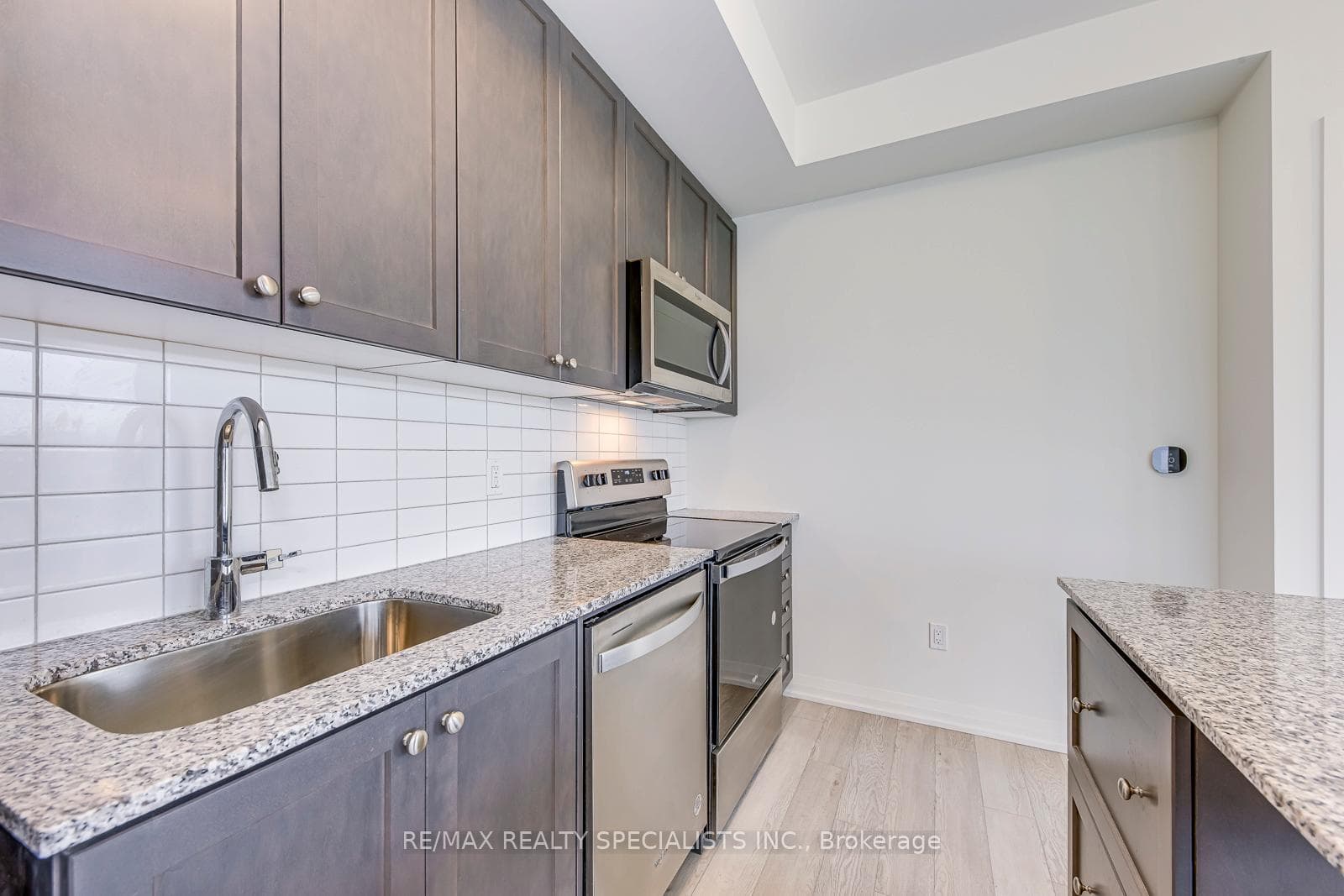 3006 William Cutmore Boulevard Unit 811 photo 13
