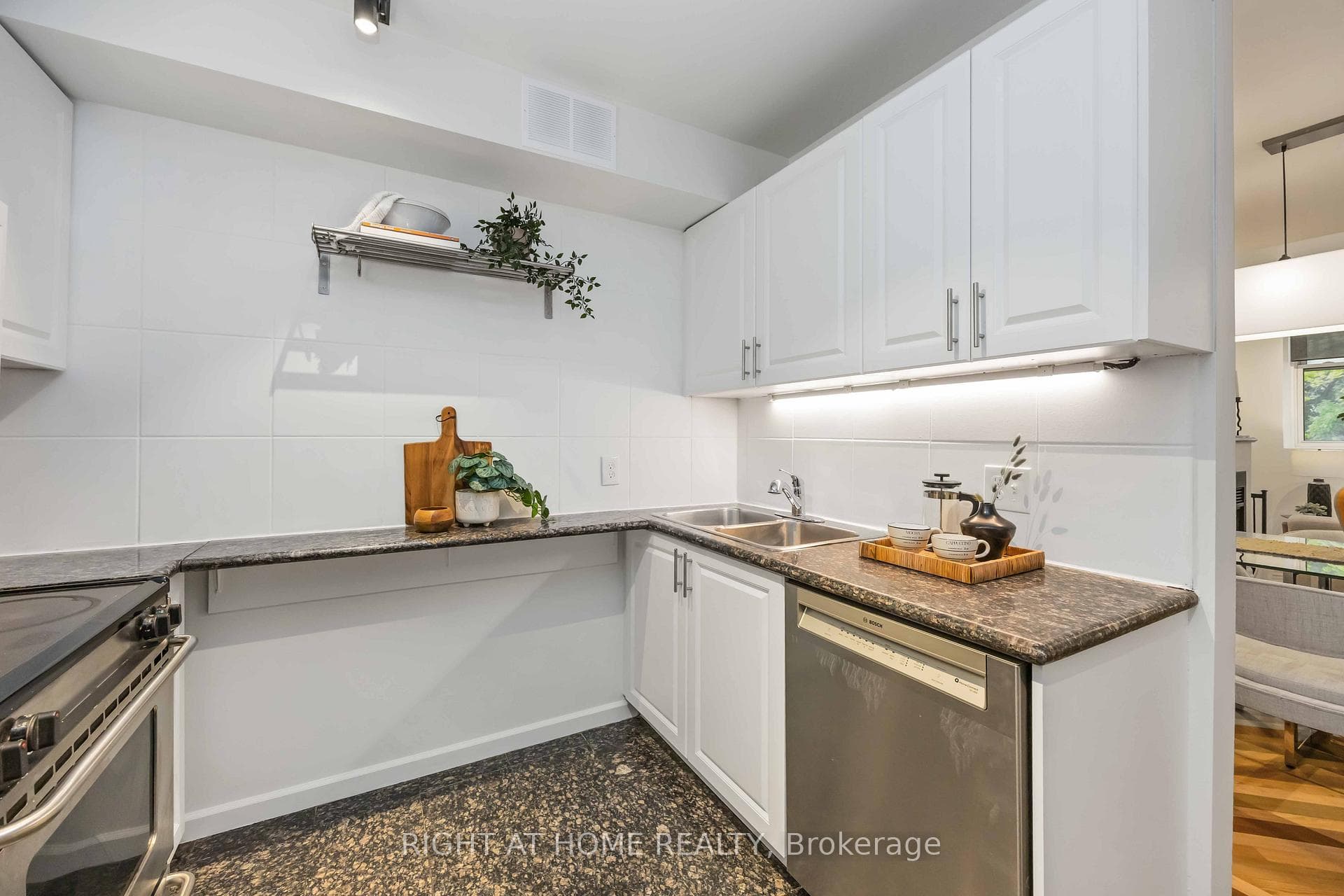 110 Hepbourne Street Unit 202 photo 9