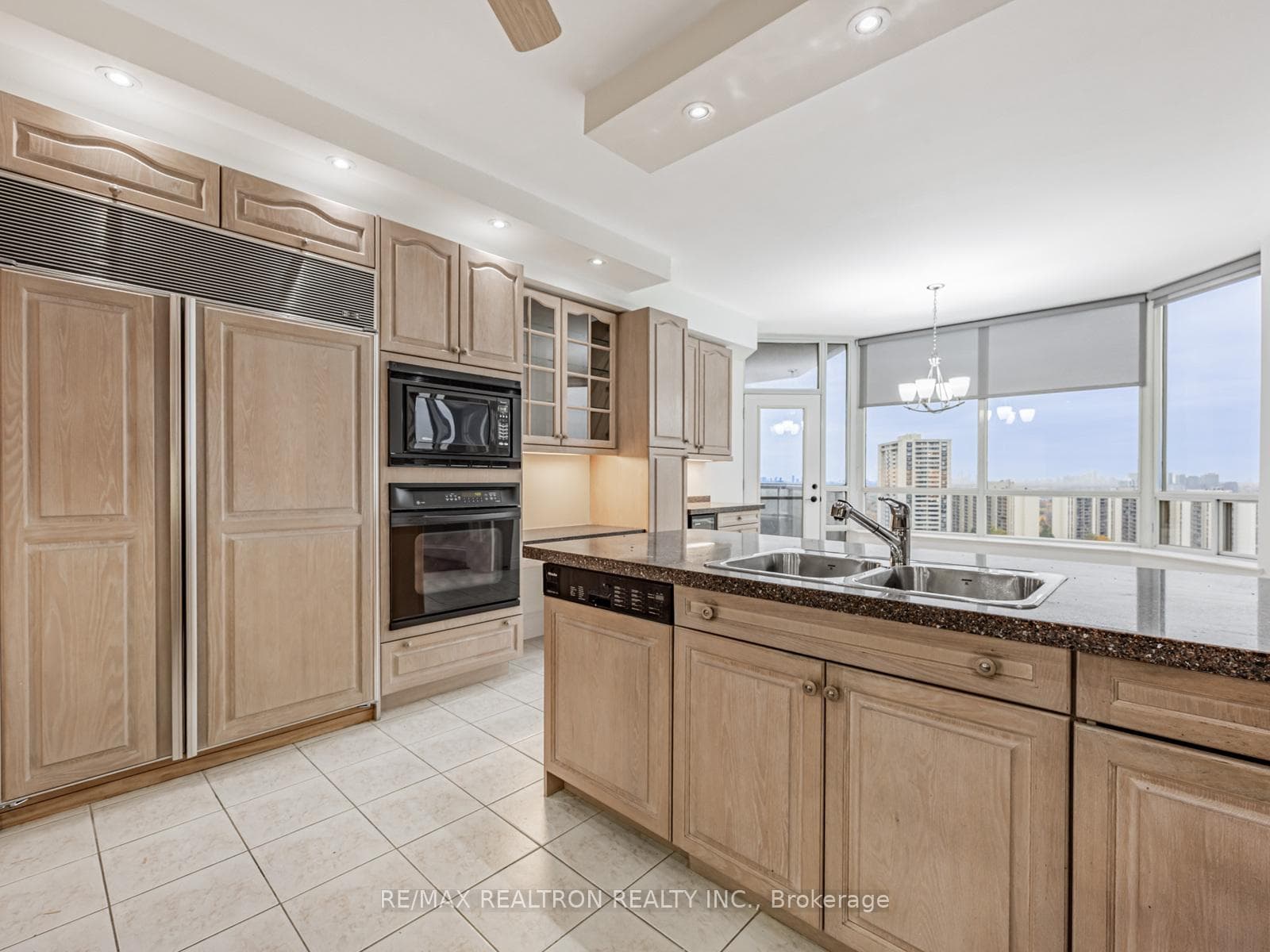 89 Skymark Drive Unit 2107 photo 14