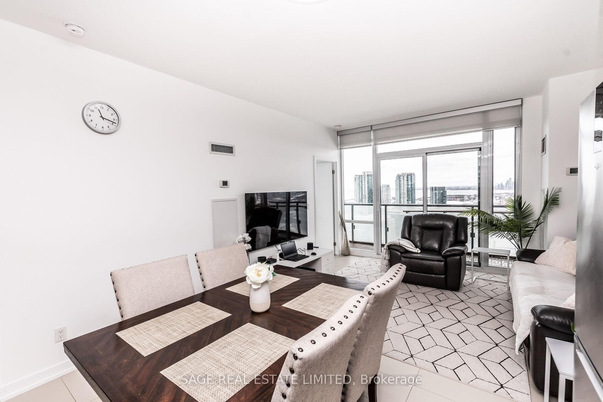 170 Fort York Boulevard Unit 2811 photo 15