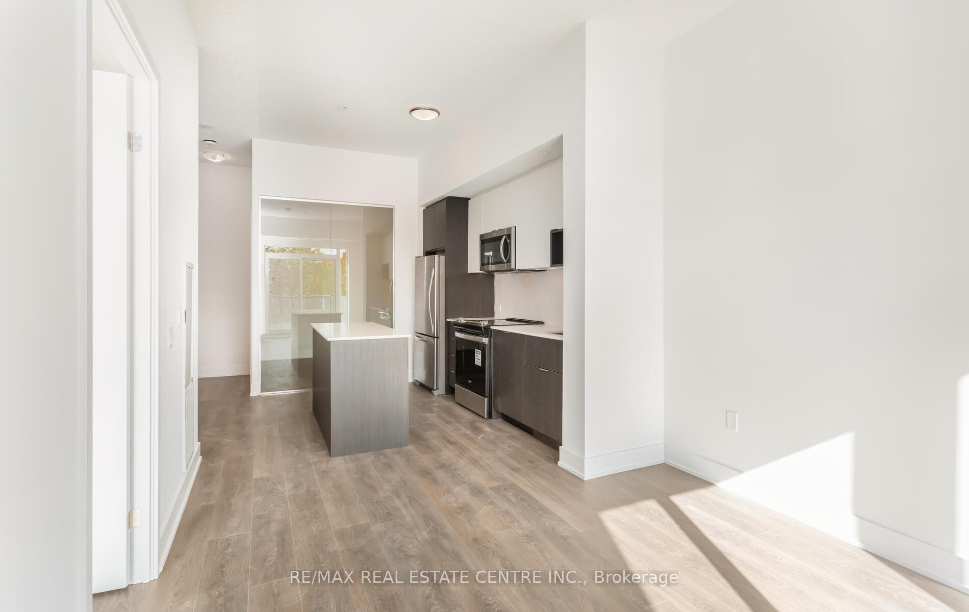 202 Burnhamthorpe Road Unit 301 photo 15