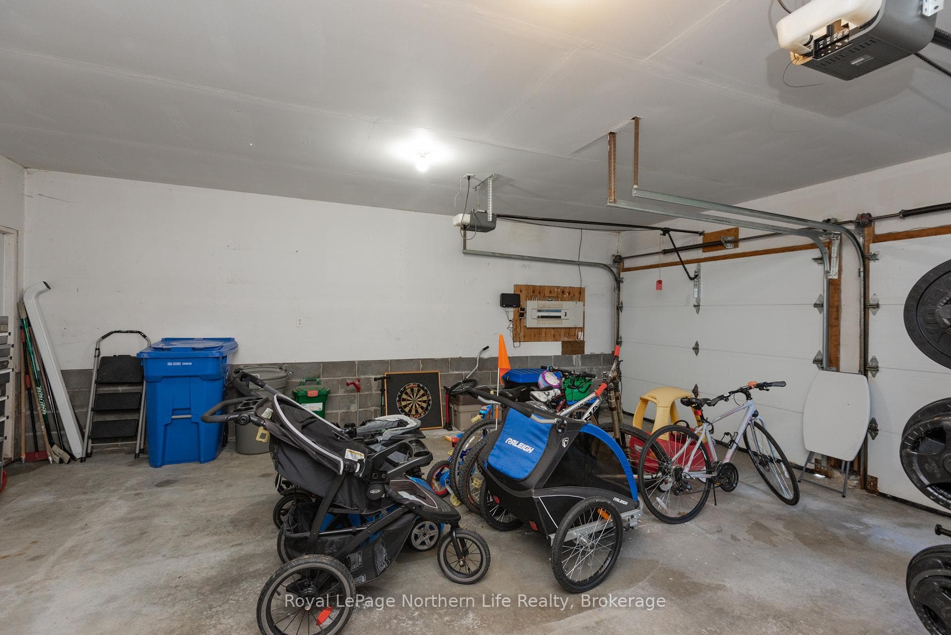 413 Pearce Street photo 45