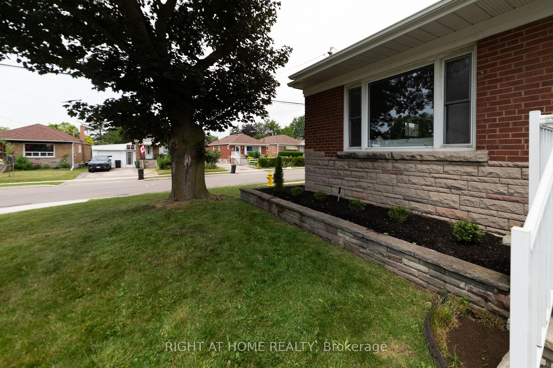 2 Midholm Drive photo 4