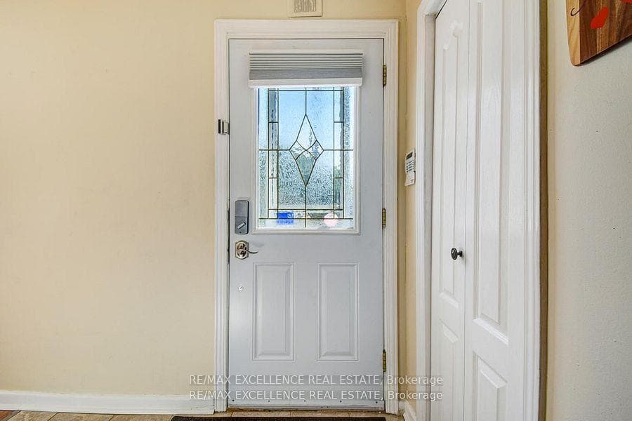 58 Fairglen Avenue photo 5