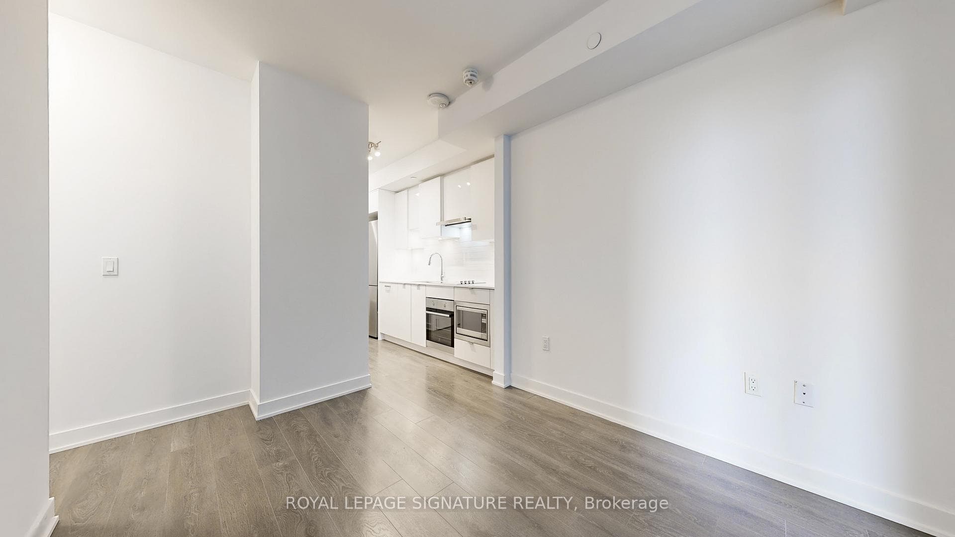 195 Redpath Avenue Unit 2016 photo 6