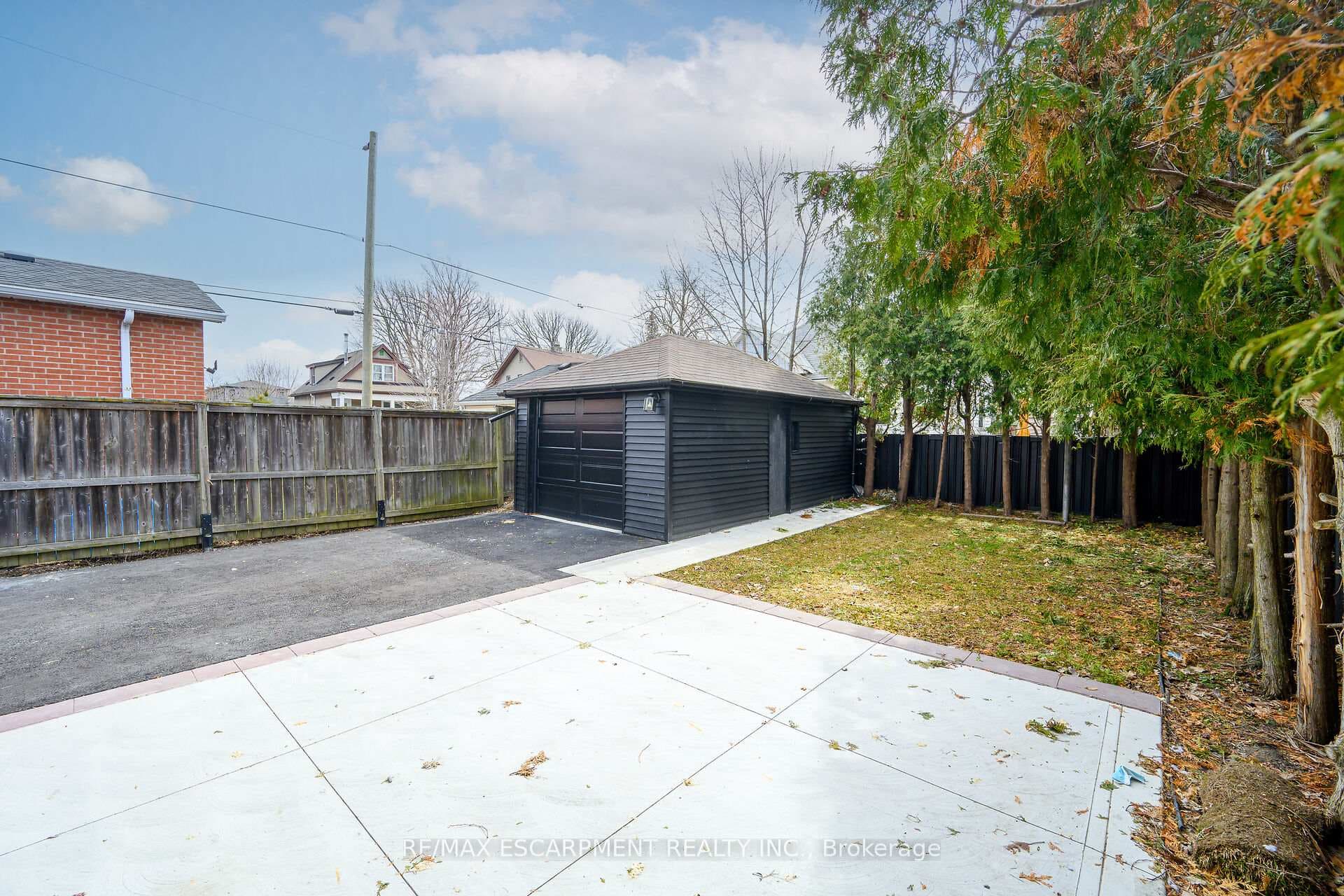 150 BRUCEDALE Avenue photo 49