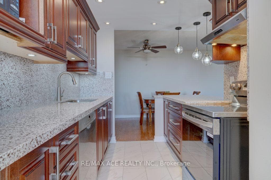 3 Lisa Street Unit 1401 photo 18