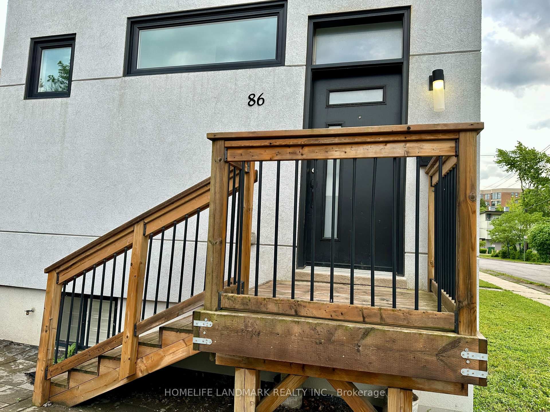 86 Pemberton Avenue photo 2