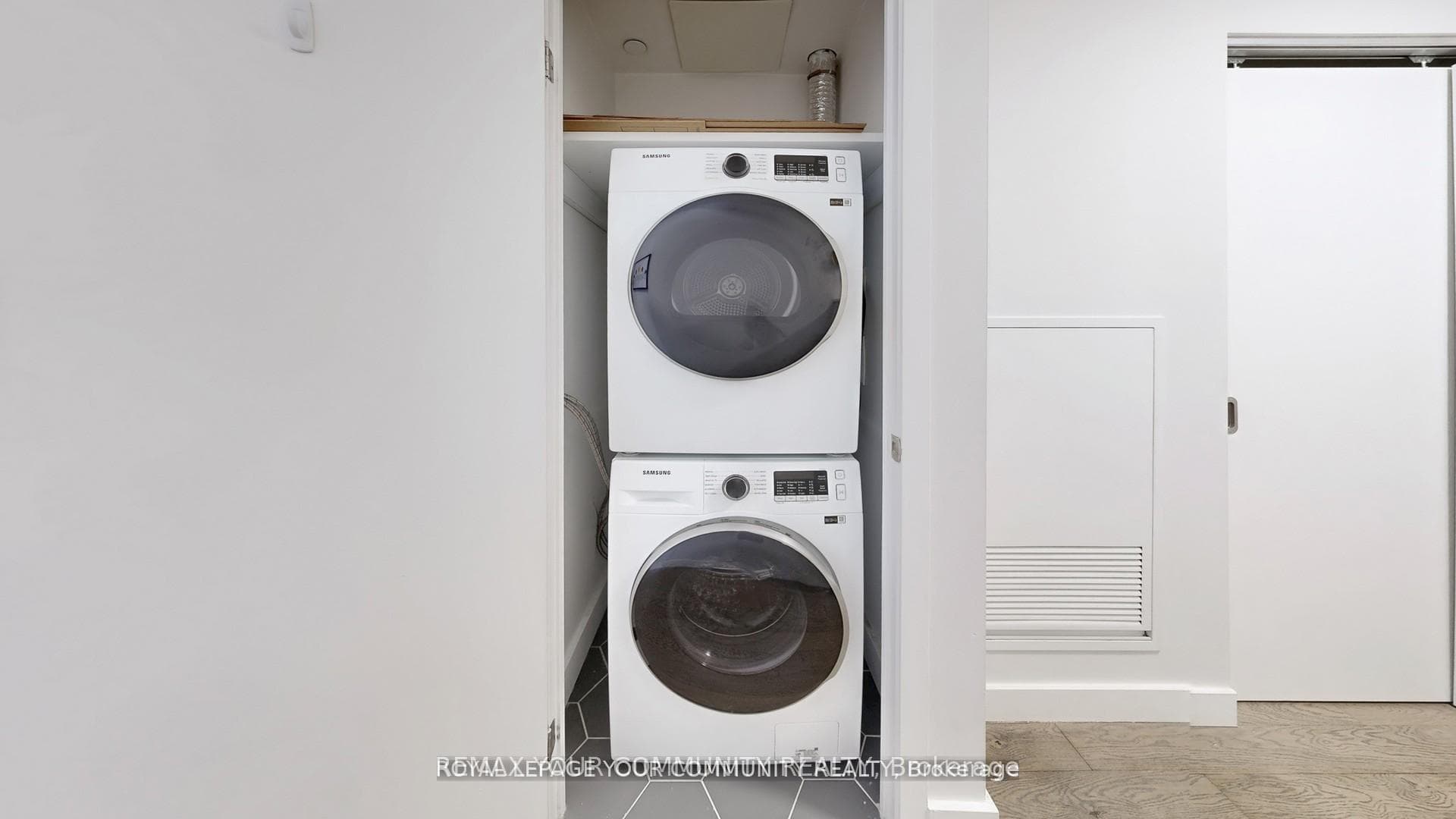 111 Bathurst Street Unit 314 photo 17