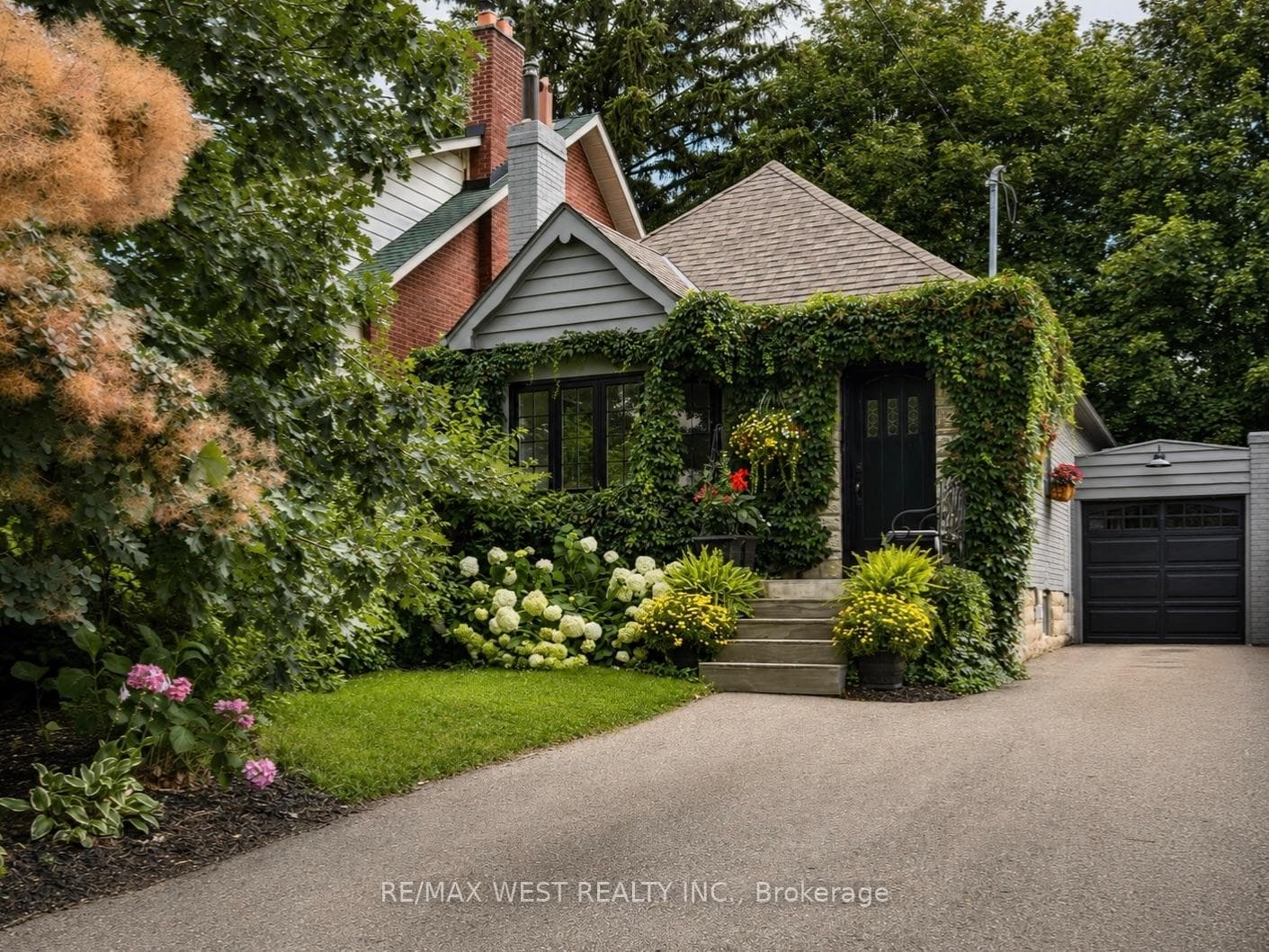 12 Brentwood Road photo 1