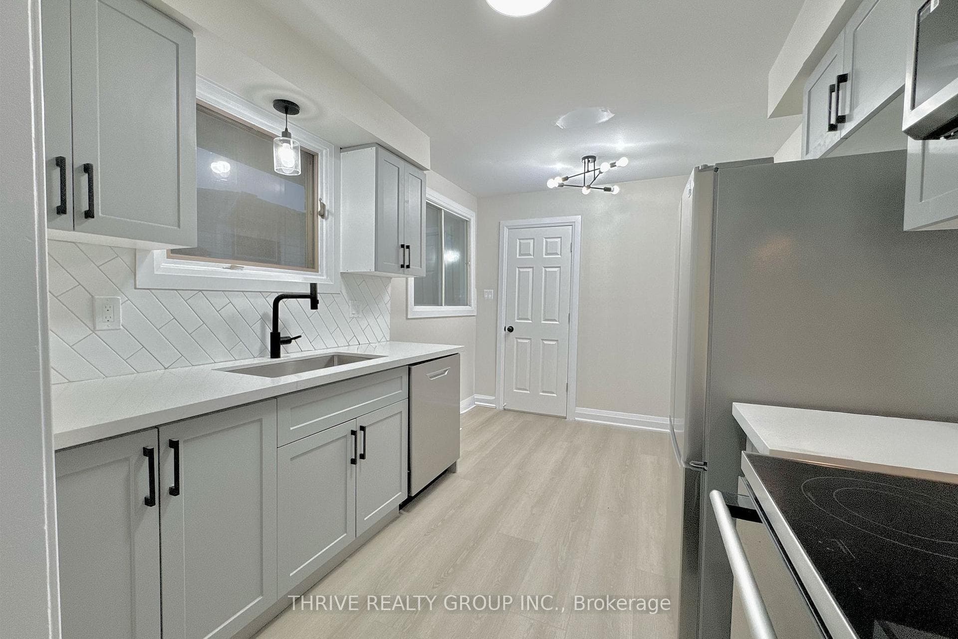 645 Chiddington Avenue photo 8