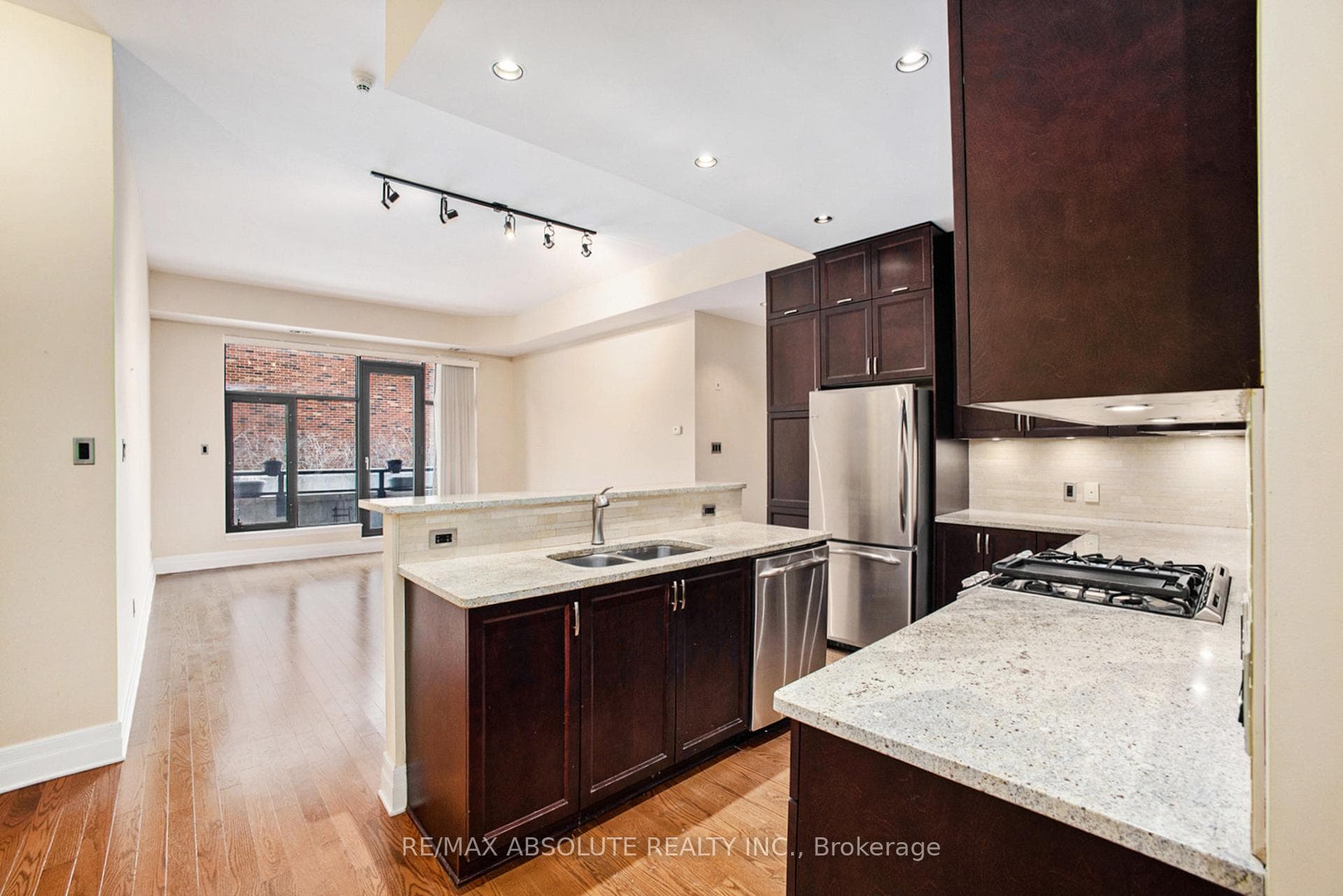 327 Breezehill Avenue Unit 204 photo 6