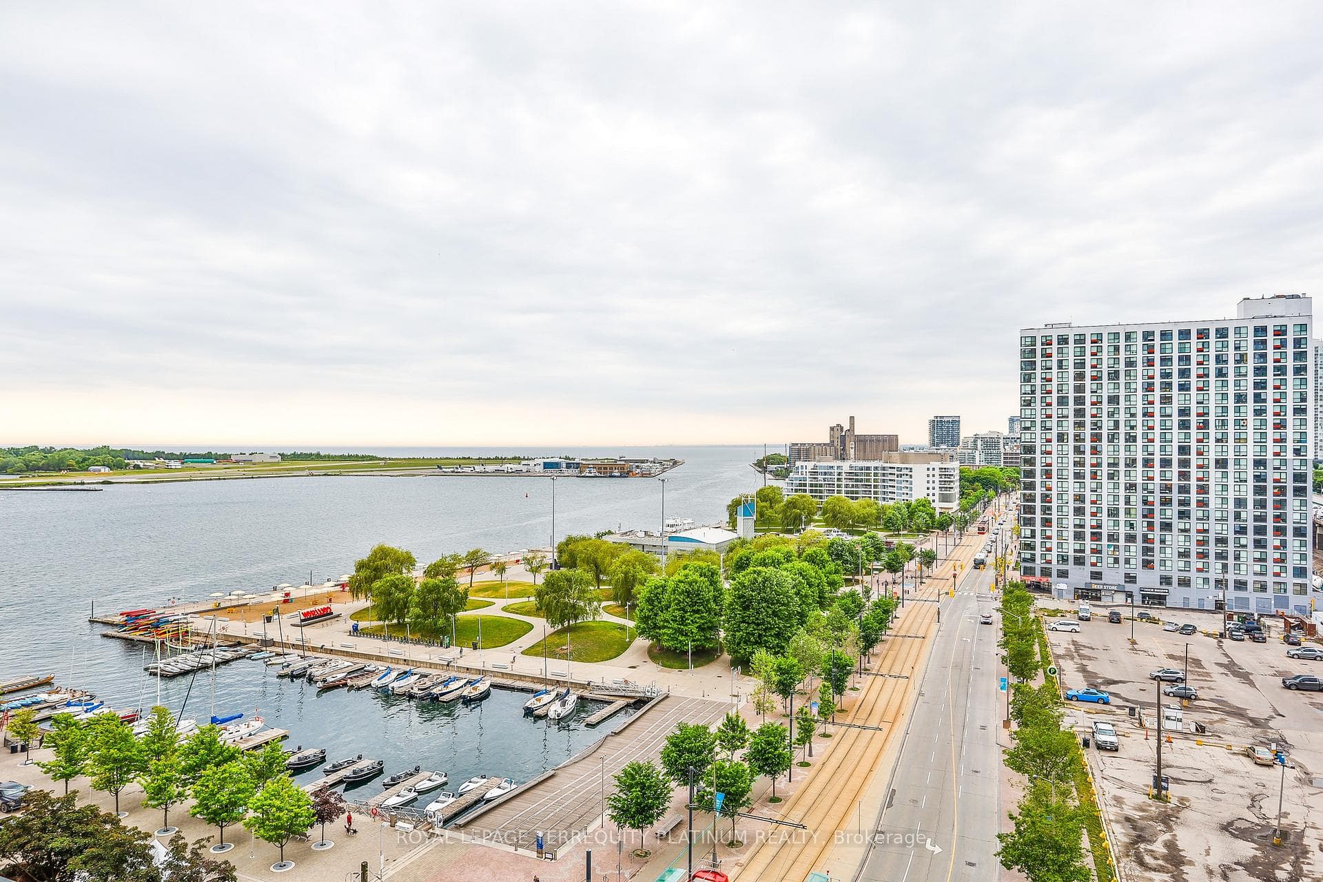 270 Queens Quay Unit 1408 photo 18
