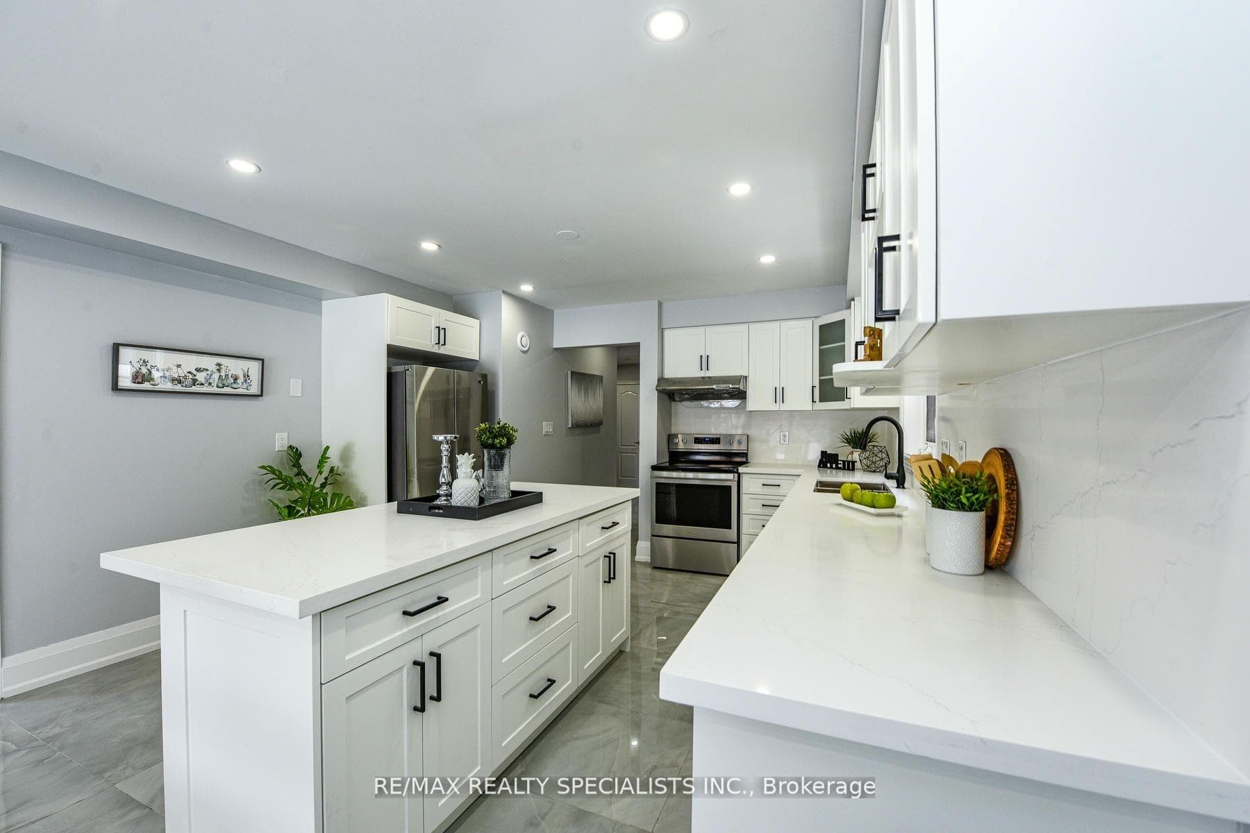 92 Softneedle Avenue photo 13