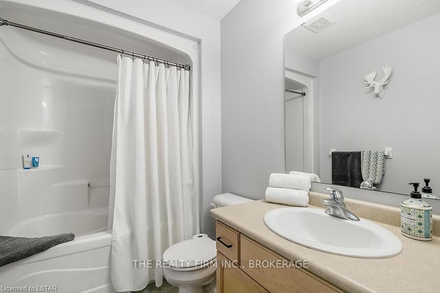 474 BRONCO Crescent photo 25