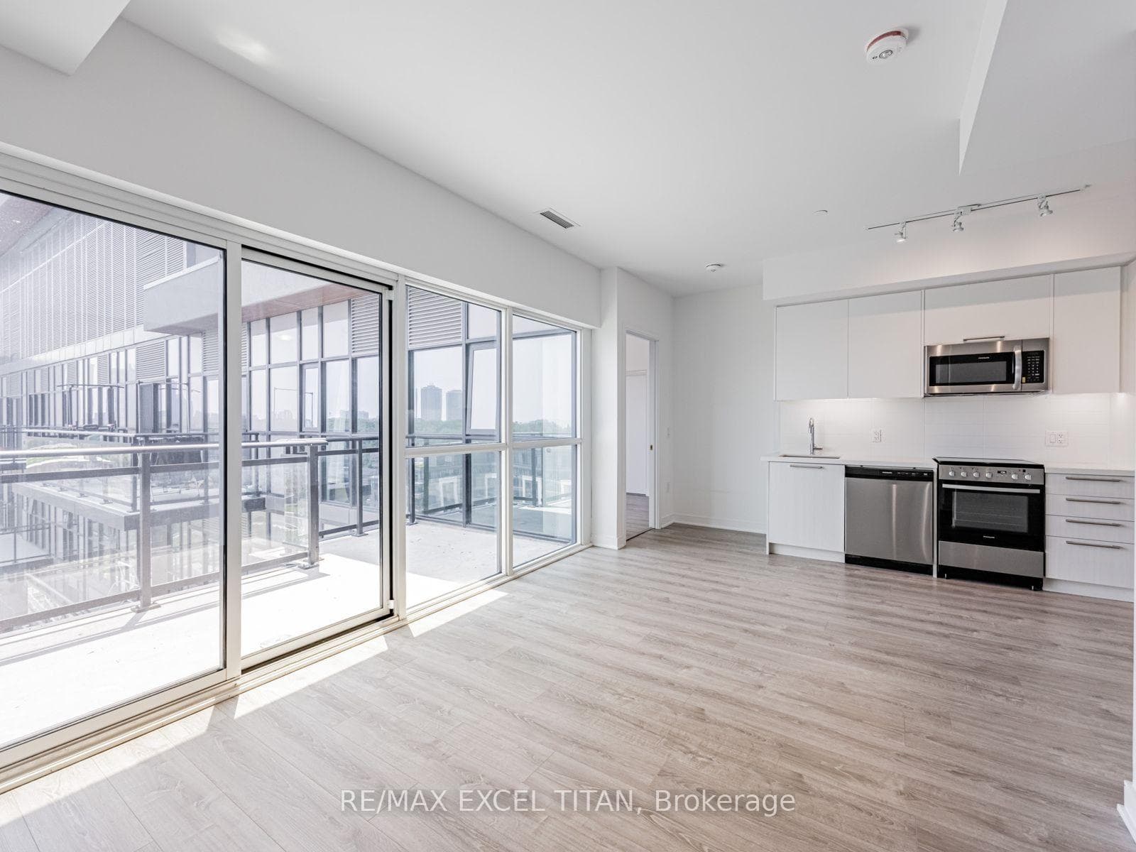 25 Neighbourhood Lane Unit 1012 photo 9