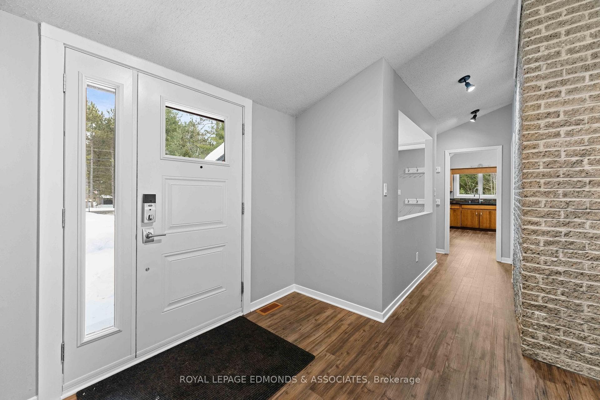 413 Black Bay Road photo 5