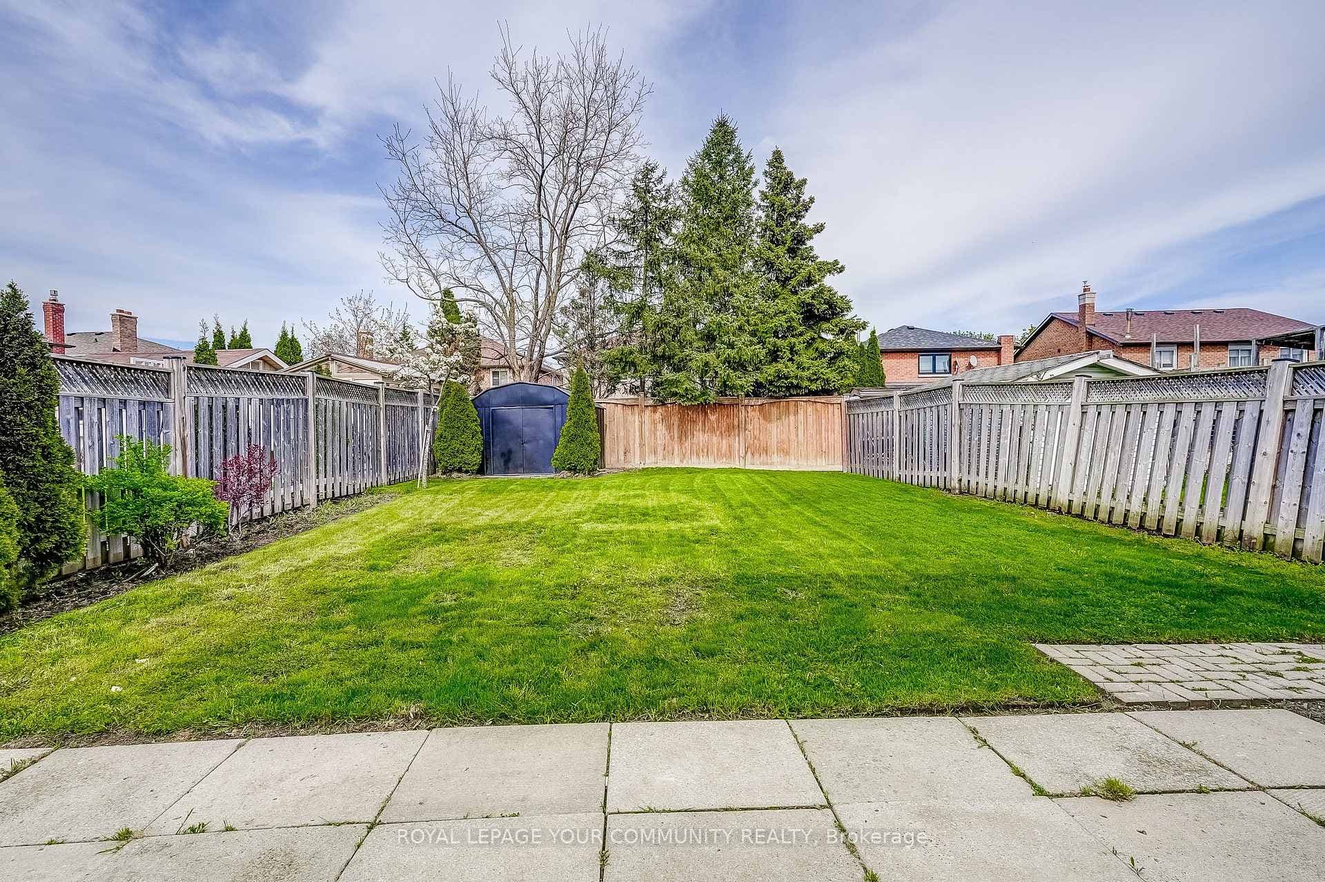 57 Largo Crescent photo 29