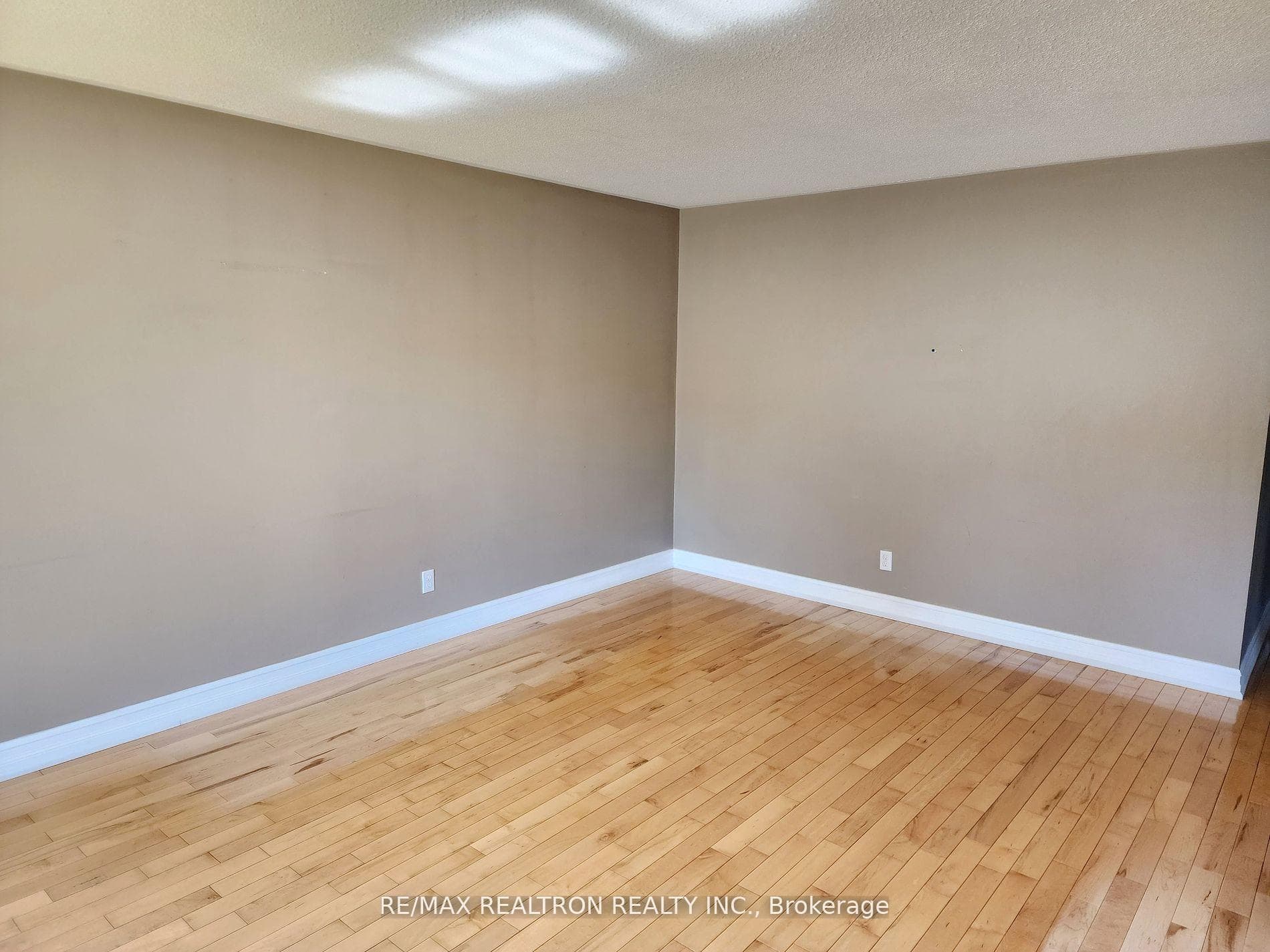 421 Oshawa Boulevard Unit Main photo 7