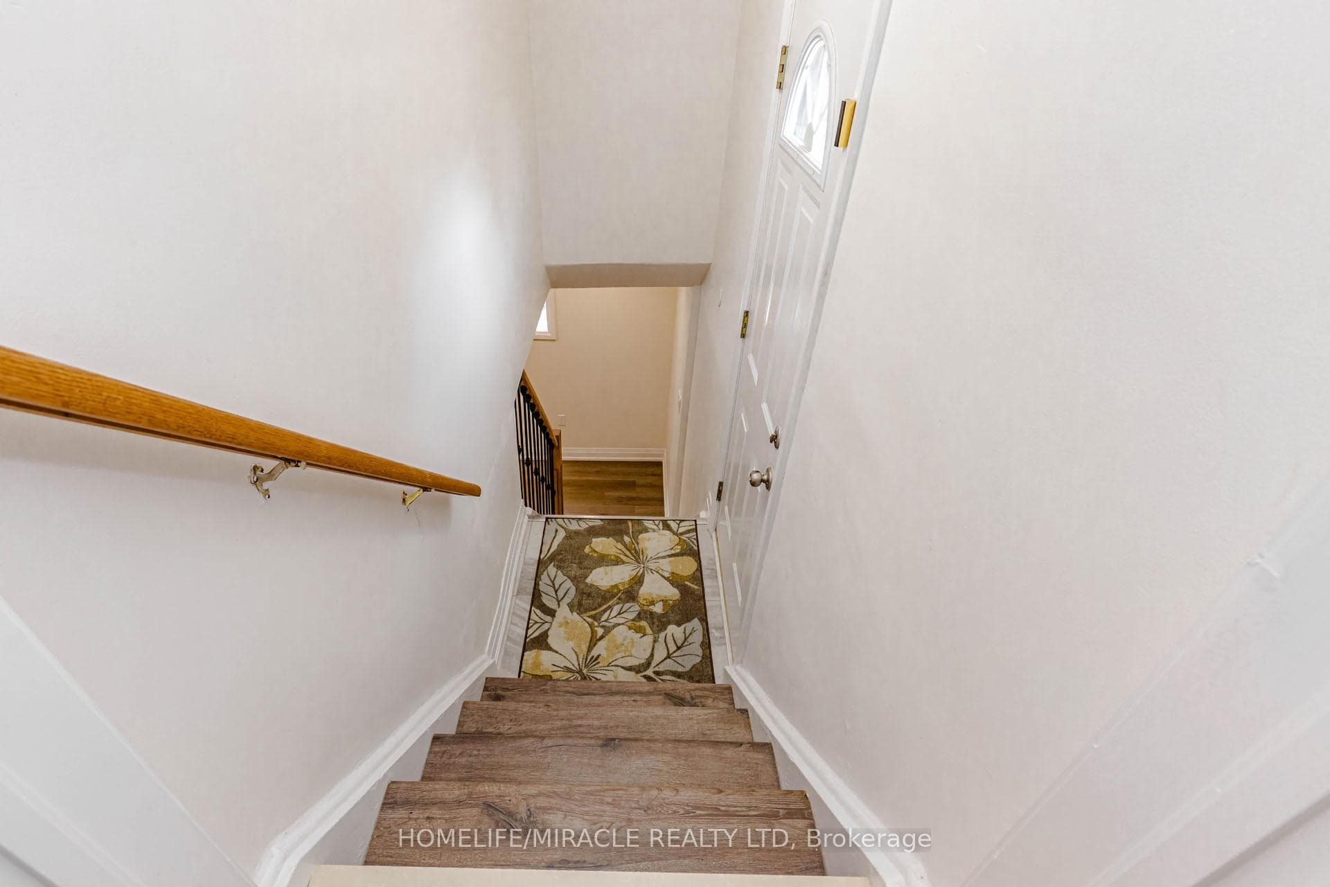 563 Taplow Crescent photo 29
