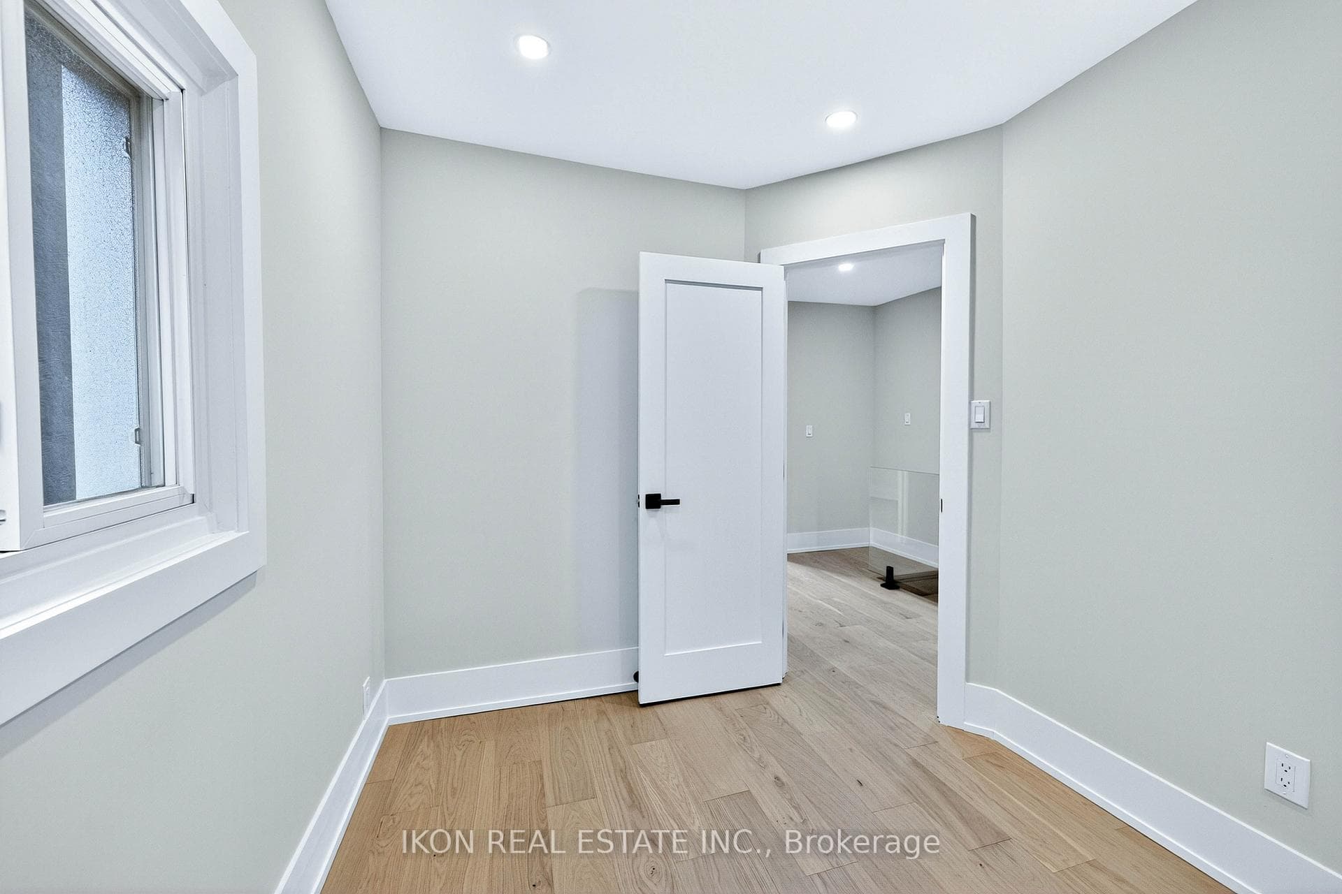 475 Delaware Avenue photo 21