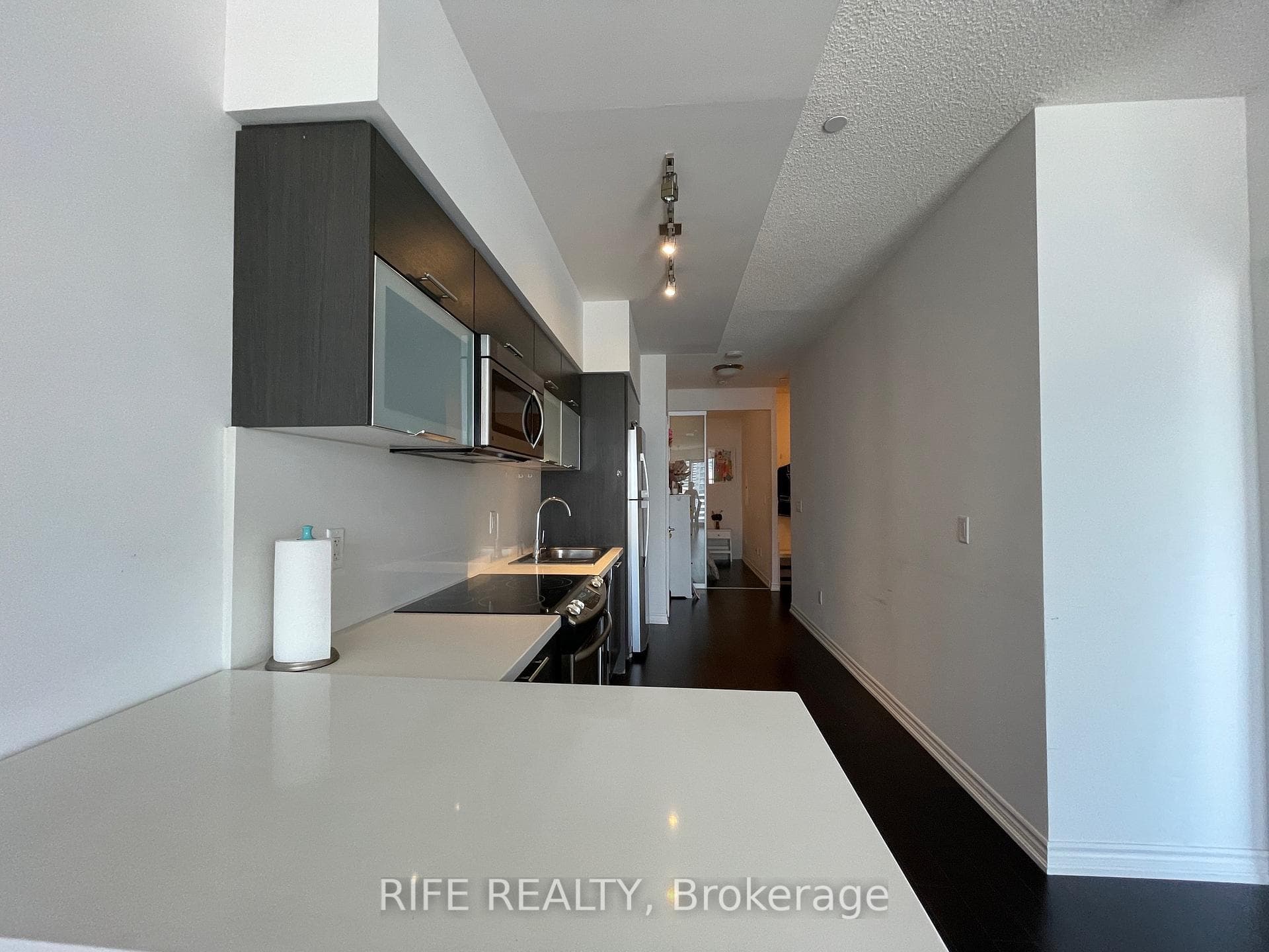 386 Yonge Street Unit 3216 photo 4
