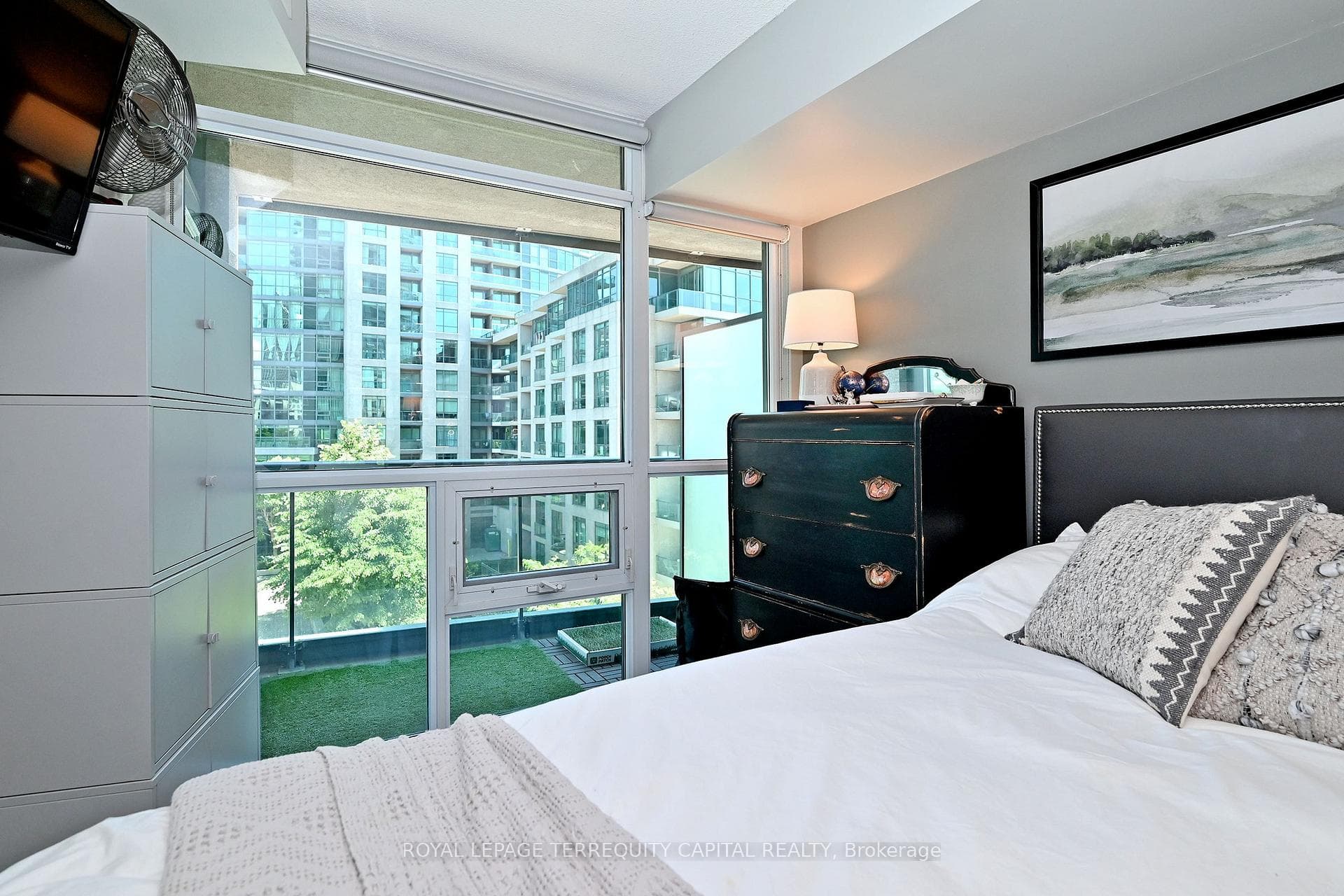 219 Fort York Boulevard Unit 405 photo 31