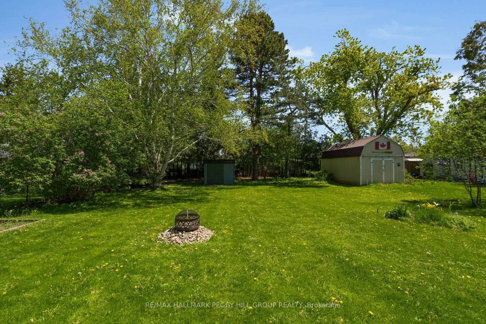 8001 Yonge Street photo 15