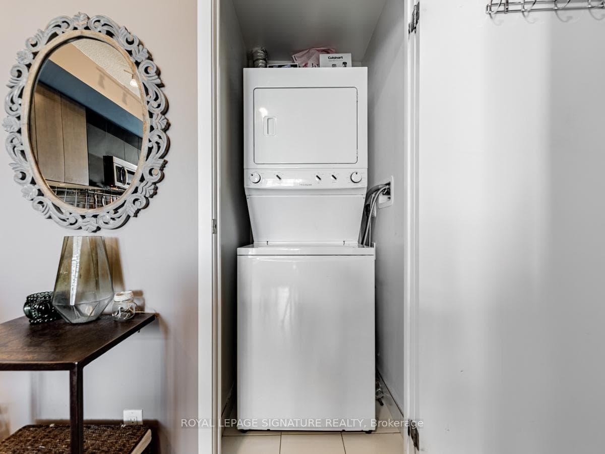 89 Dunfield Avenue Unit 1301 photo 18
