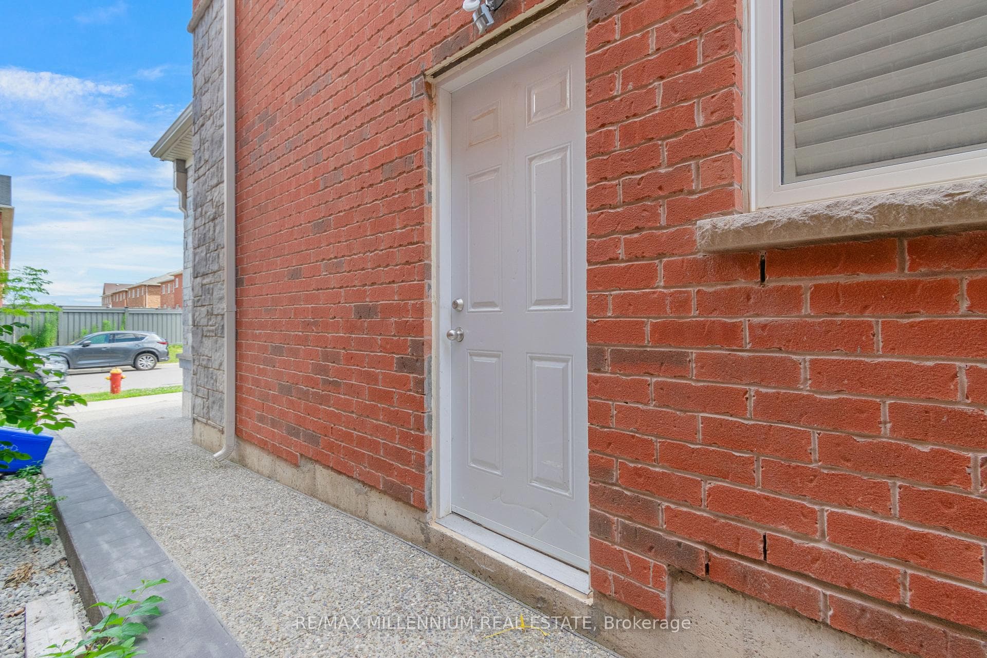 481 Bessborough Drive photo 6
