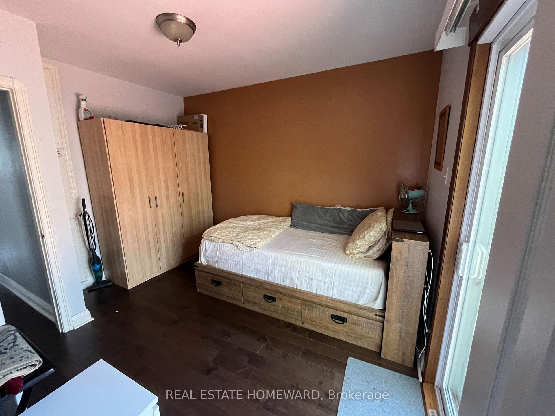 137 Harewood Avenue photo 10