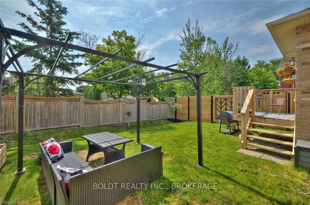 127 DENNIS Drive photo 33