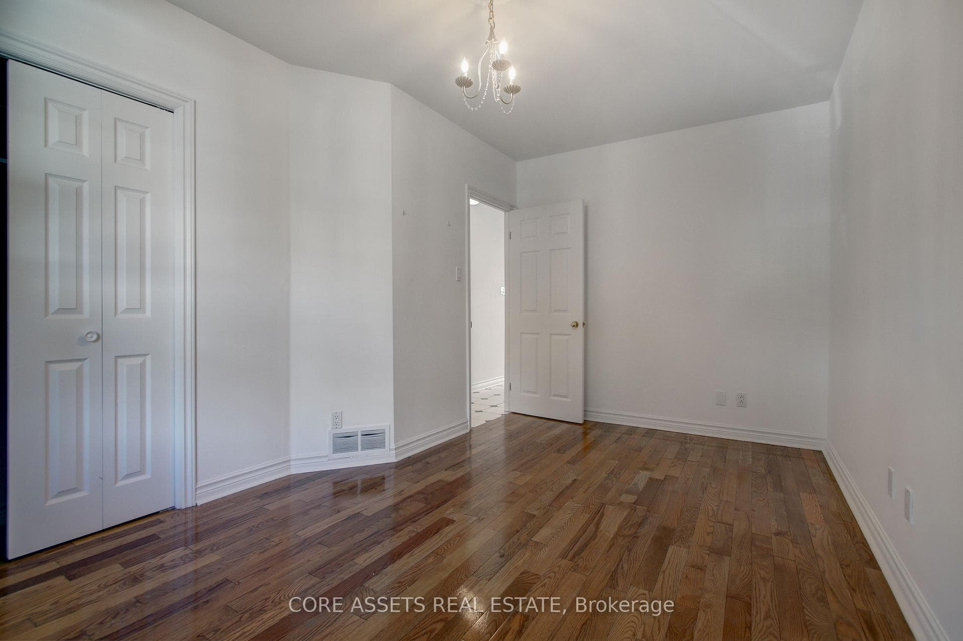 58 Beaconsfield Avenue Unit Main photo 4