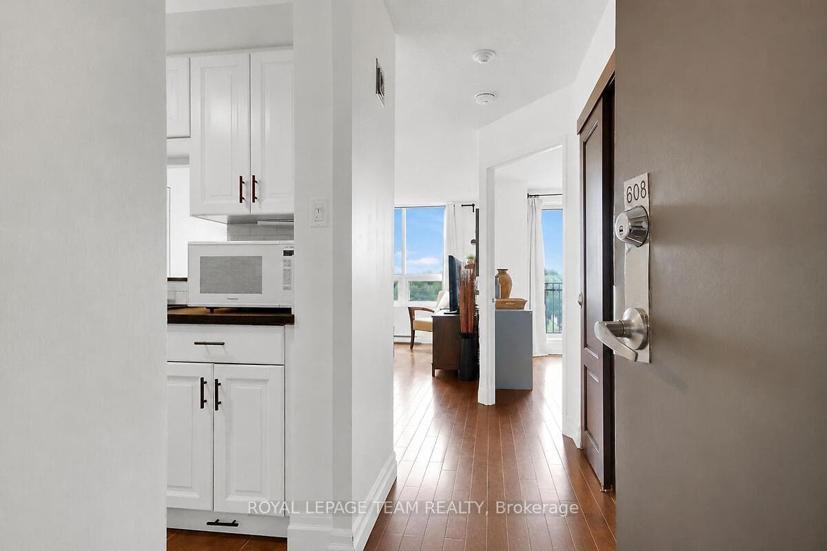 35 Holland Avenue Unit 608 photo 6