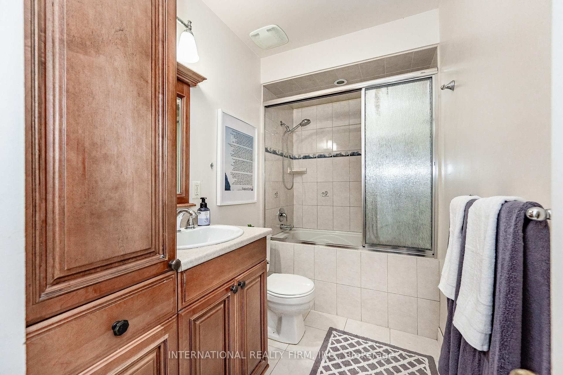 1568 Newlands Crescent Unit 52 photo 22