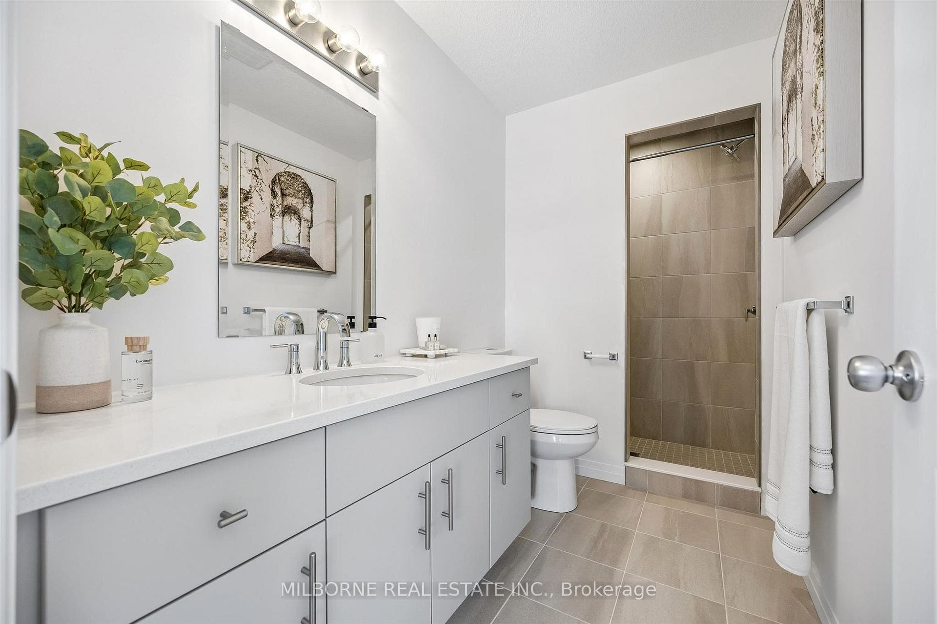 Photos Of Model Suite - Colour Package Varies