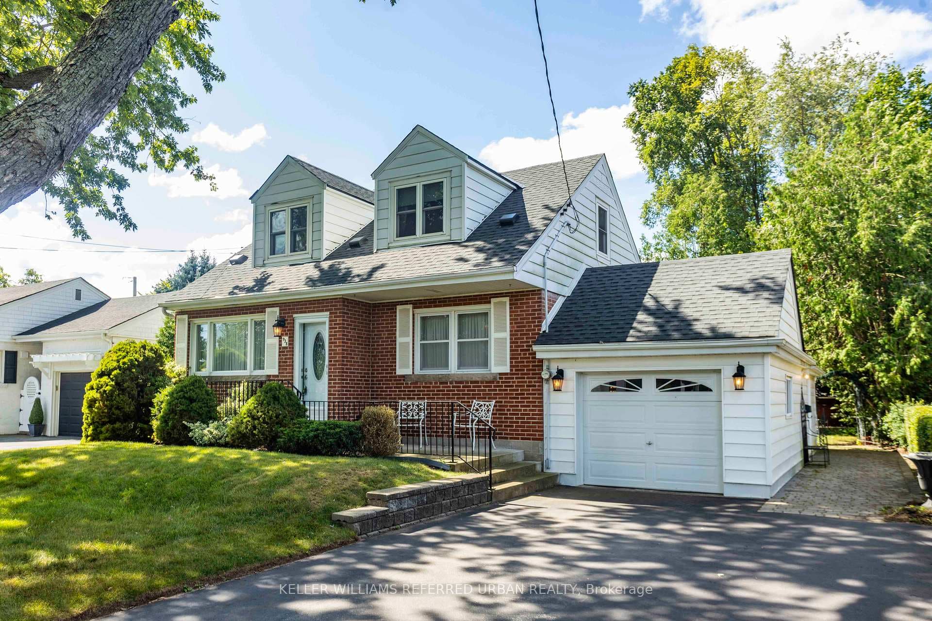 938 Danforth Avenue photo 3